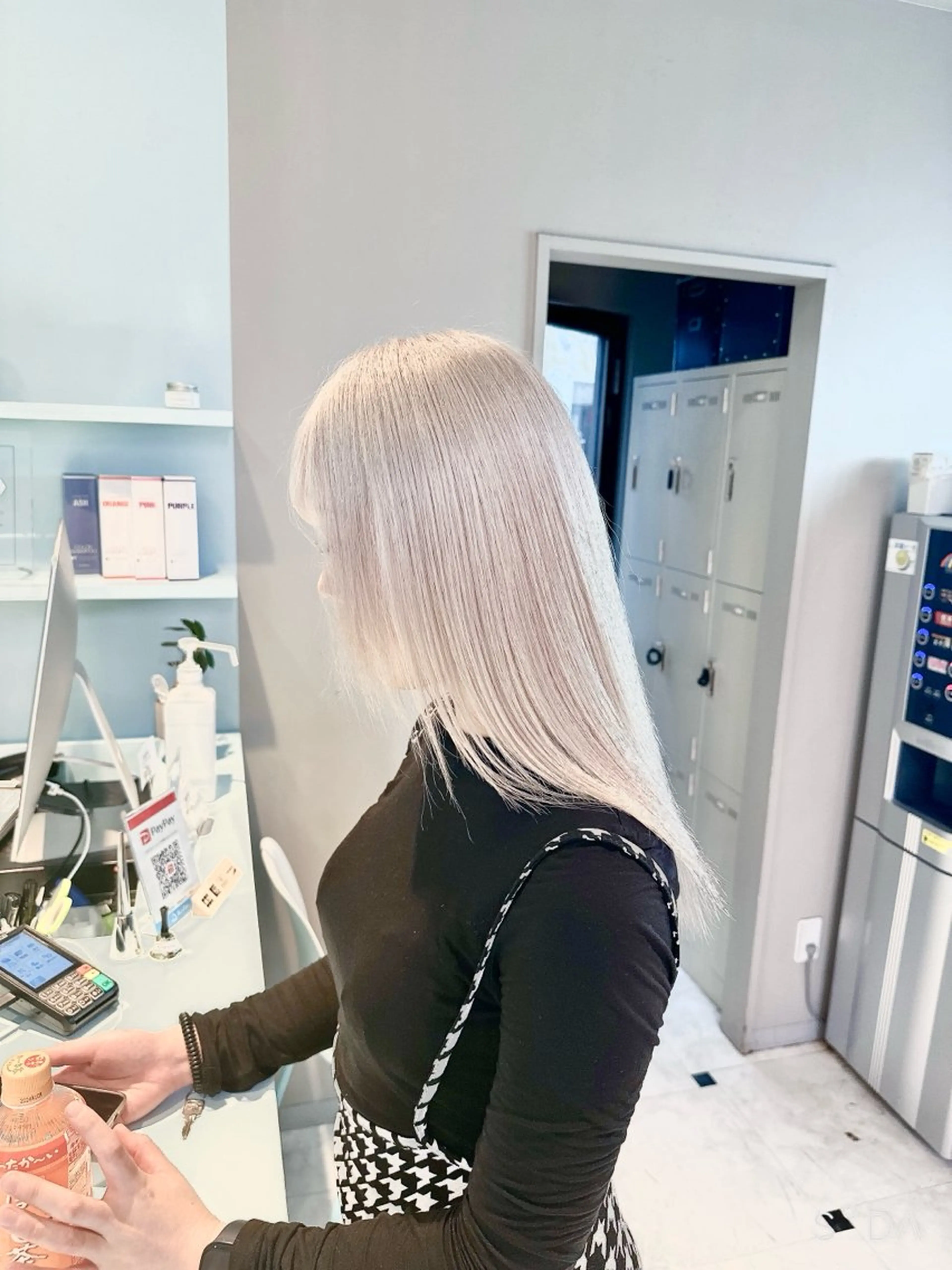 セミロング カラー 🪄池袋ハイトーン 🪄ブリーチカラーのヘアスタイル