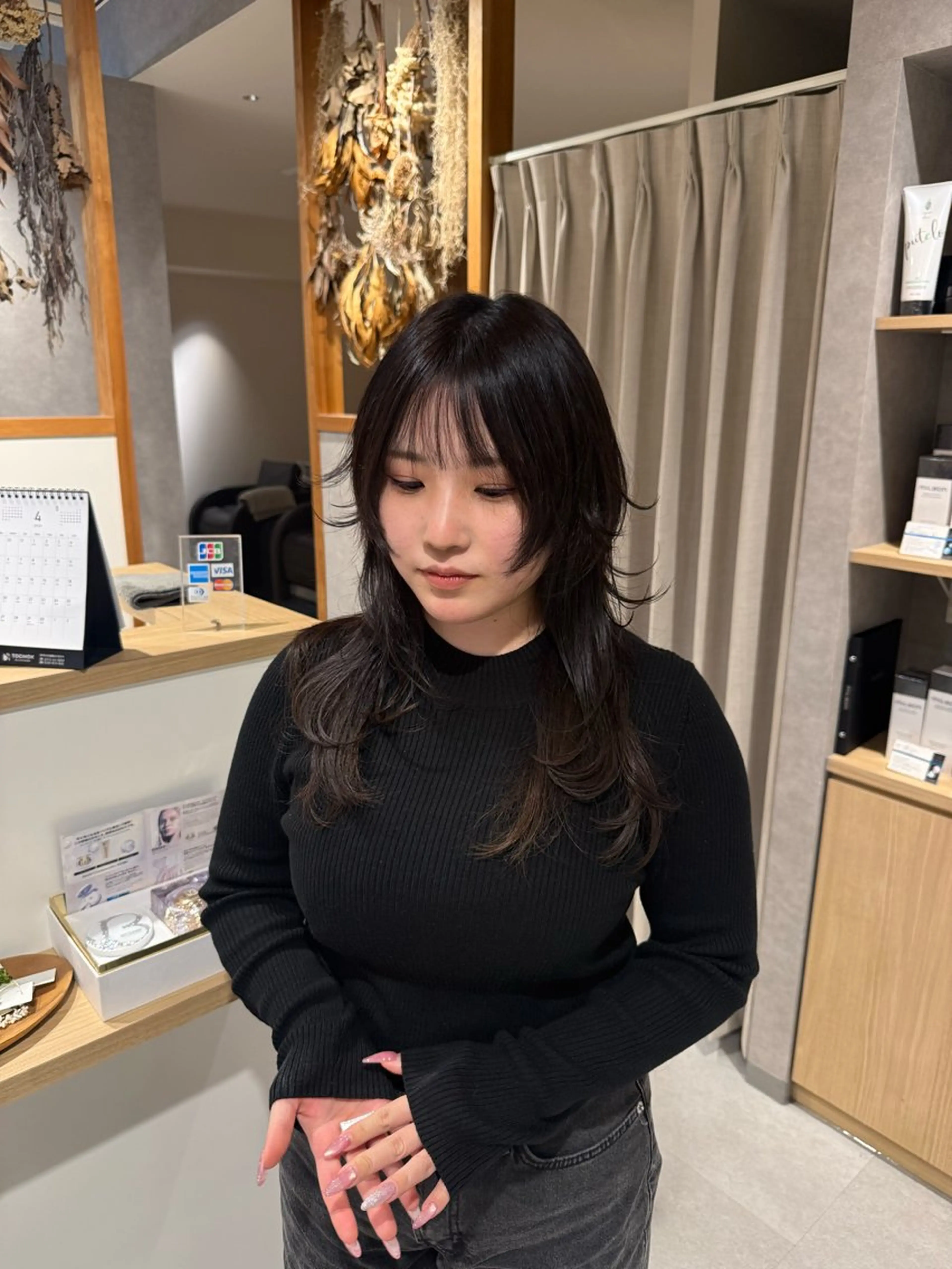 セミロング 顔周りカット ハッシュカット レイヤーカット 小顔カット 外ハネヘア anju.カット 透明感カラー/パーマのヘアスタイル