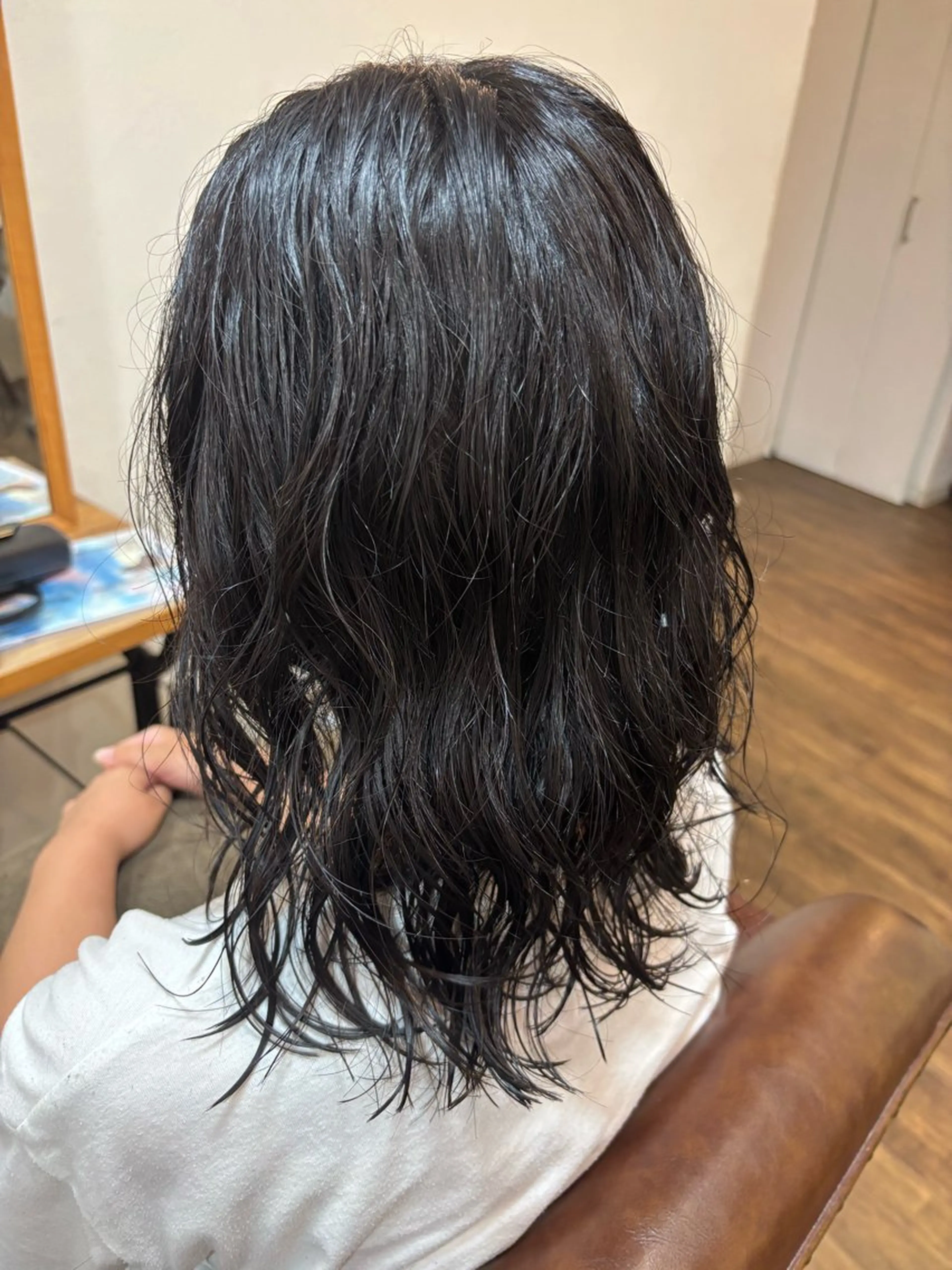ミディアム パーマ 牧 藍歌のヘアスタイル