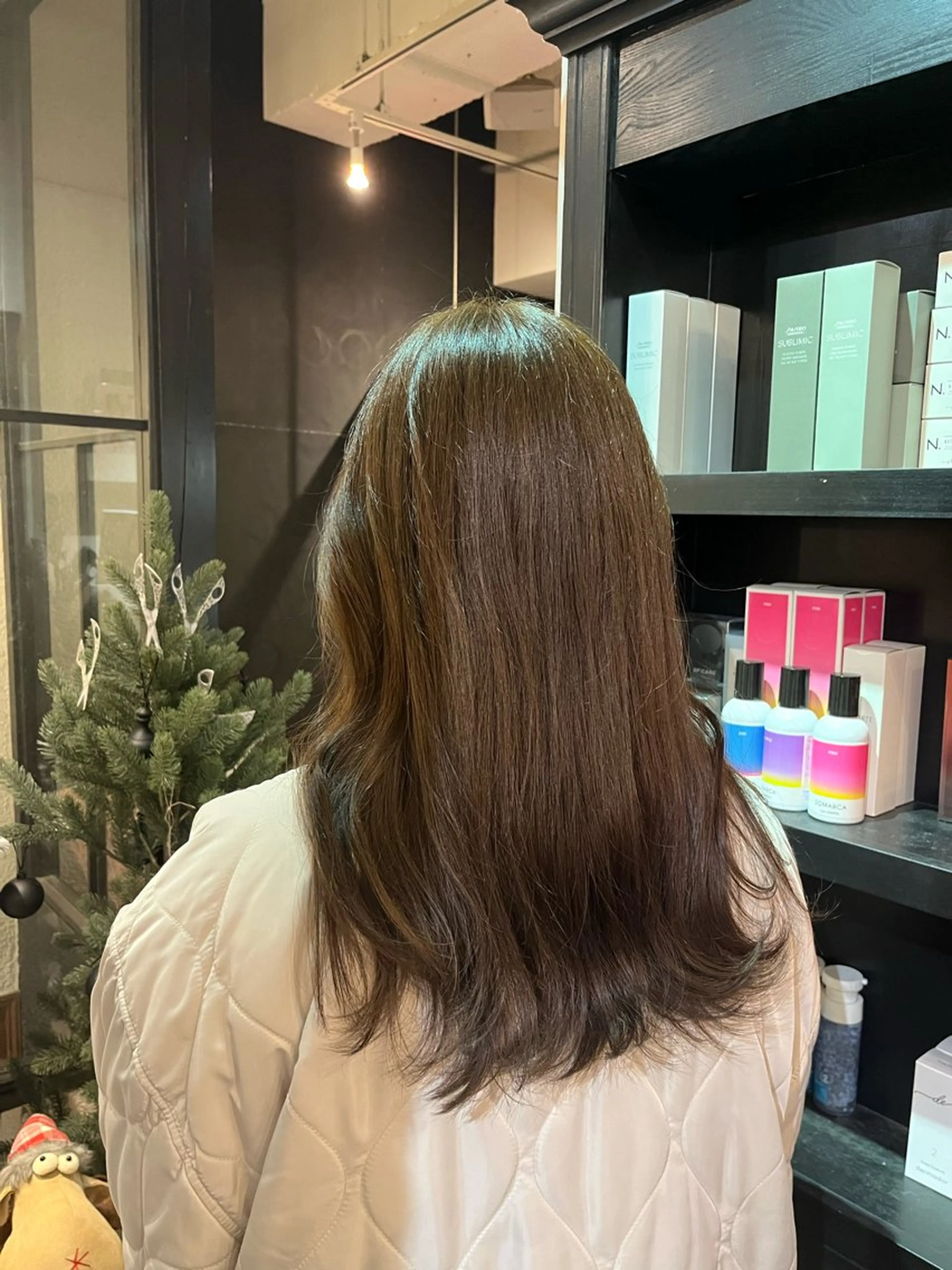 セミロング カラー 藤川 千歳のヘアスタイル