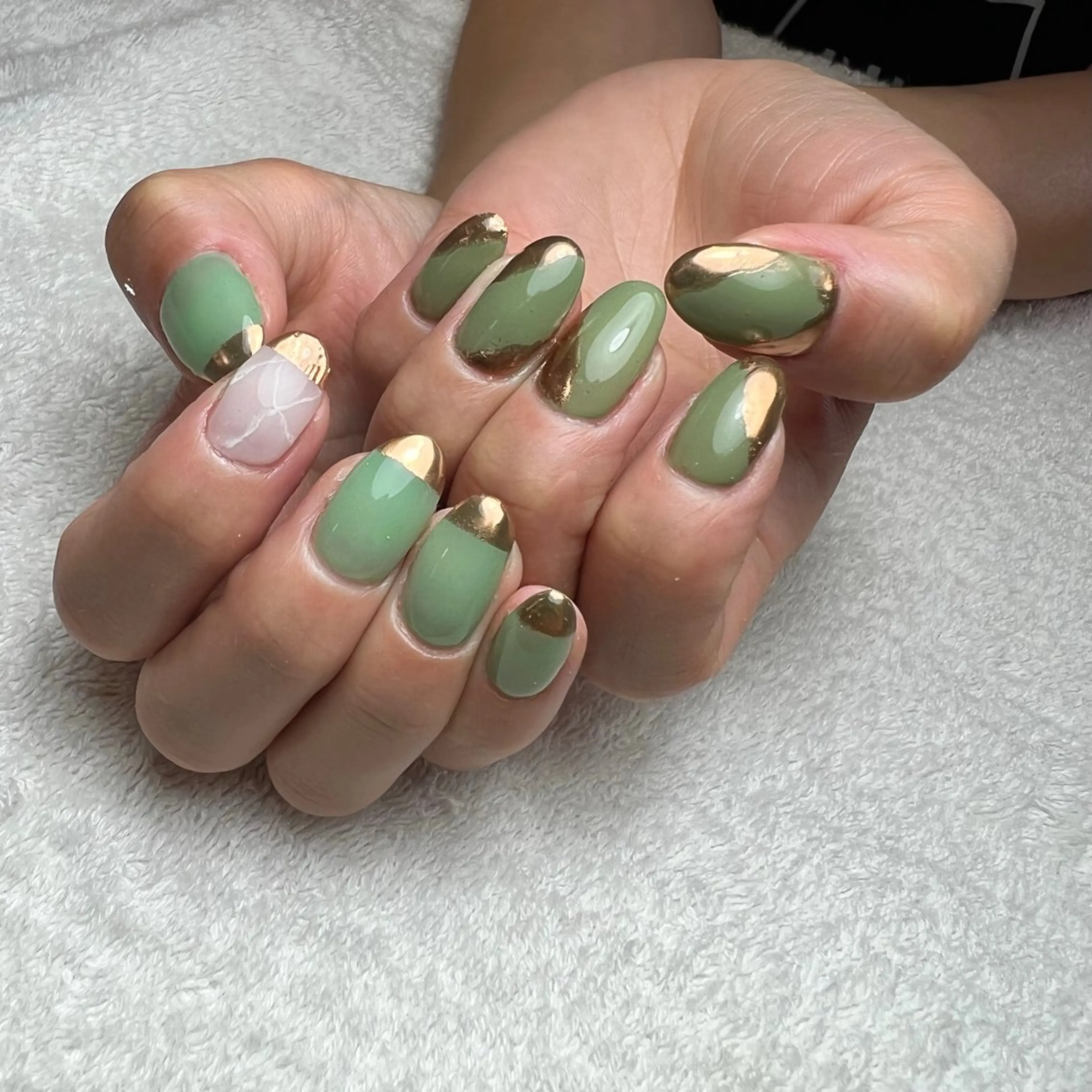 ネイル グリーン ミラーネイル COCO +のエステ・リラクイメージ