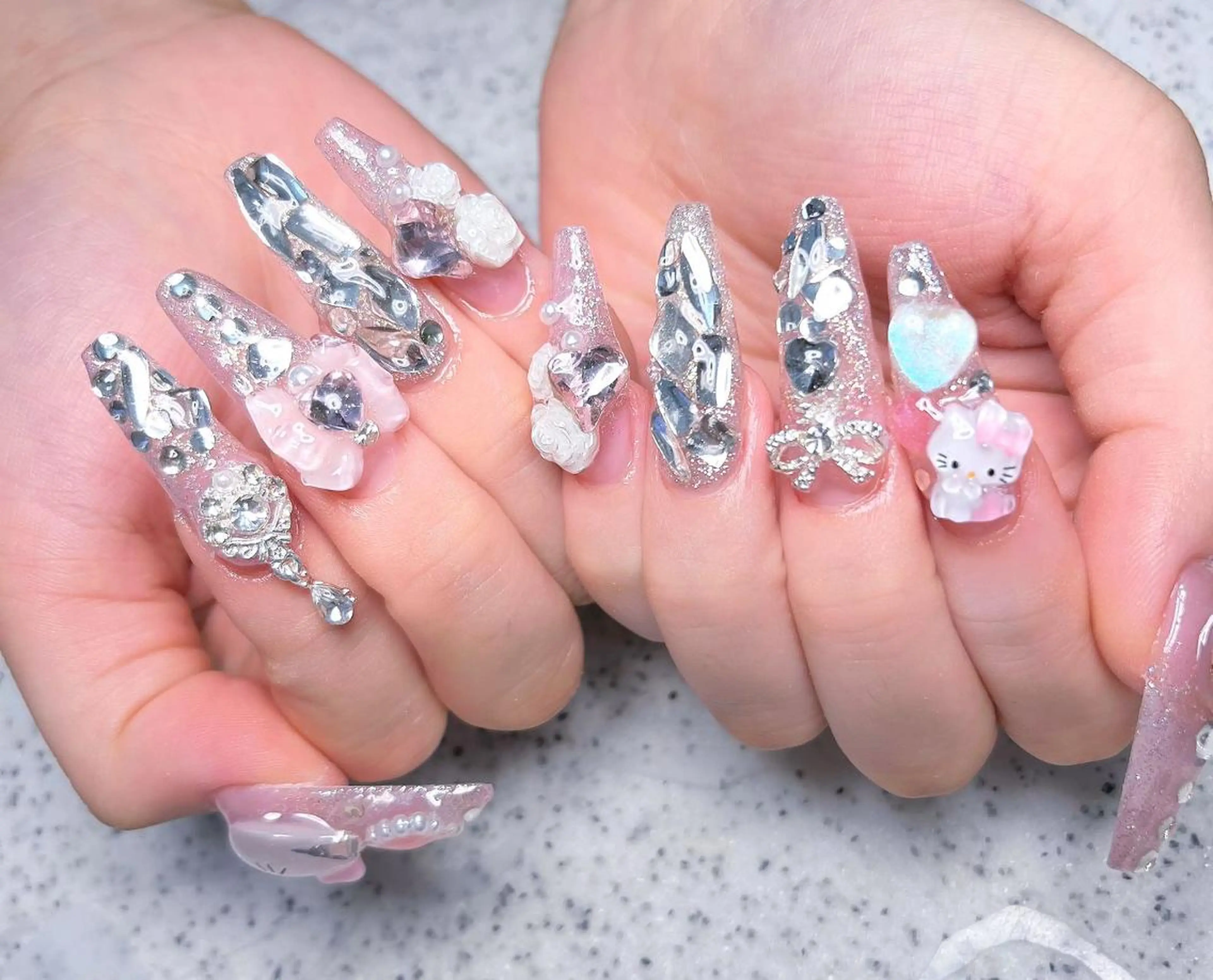 ネイル アートネイル 長さ出し ネイルチップ Queens ciciのネイルデザイン