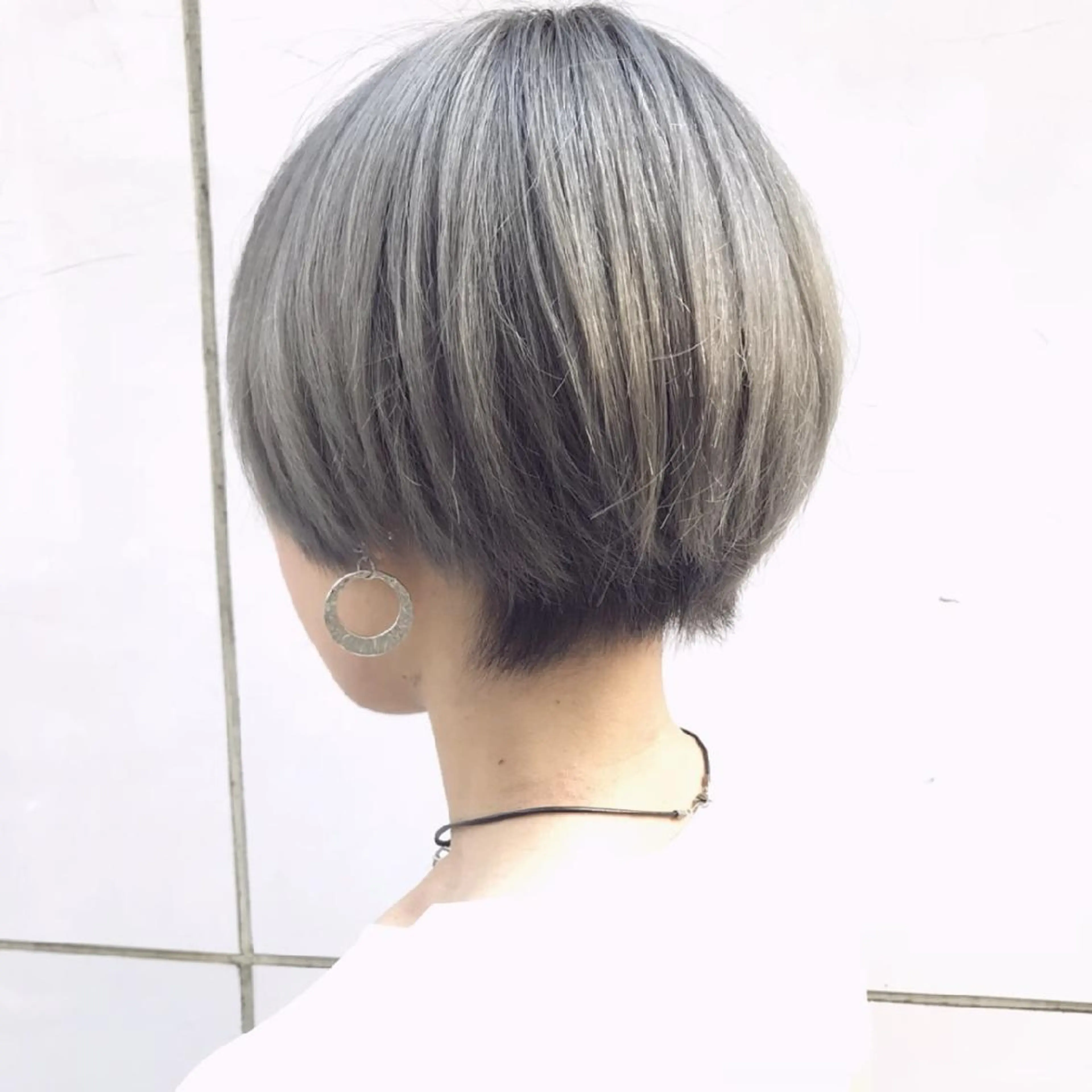 ショート カラー グレージュ 竹内啓太 ボブのヘアスタイル