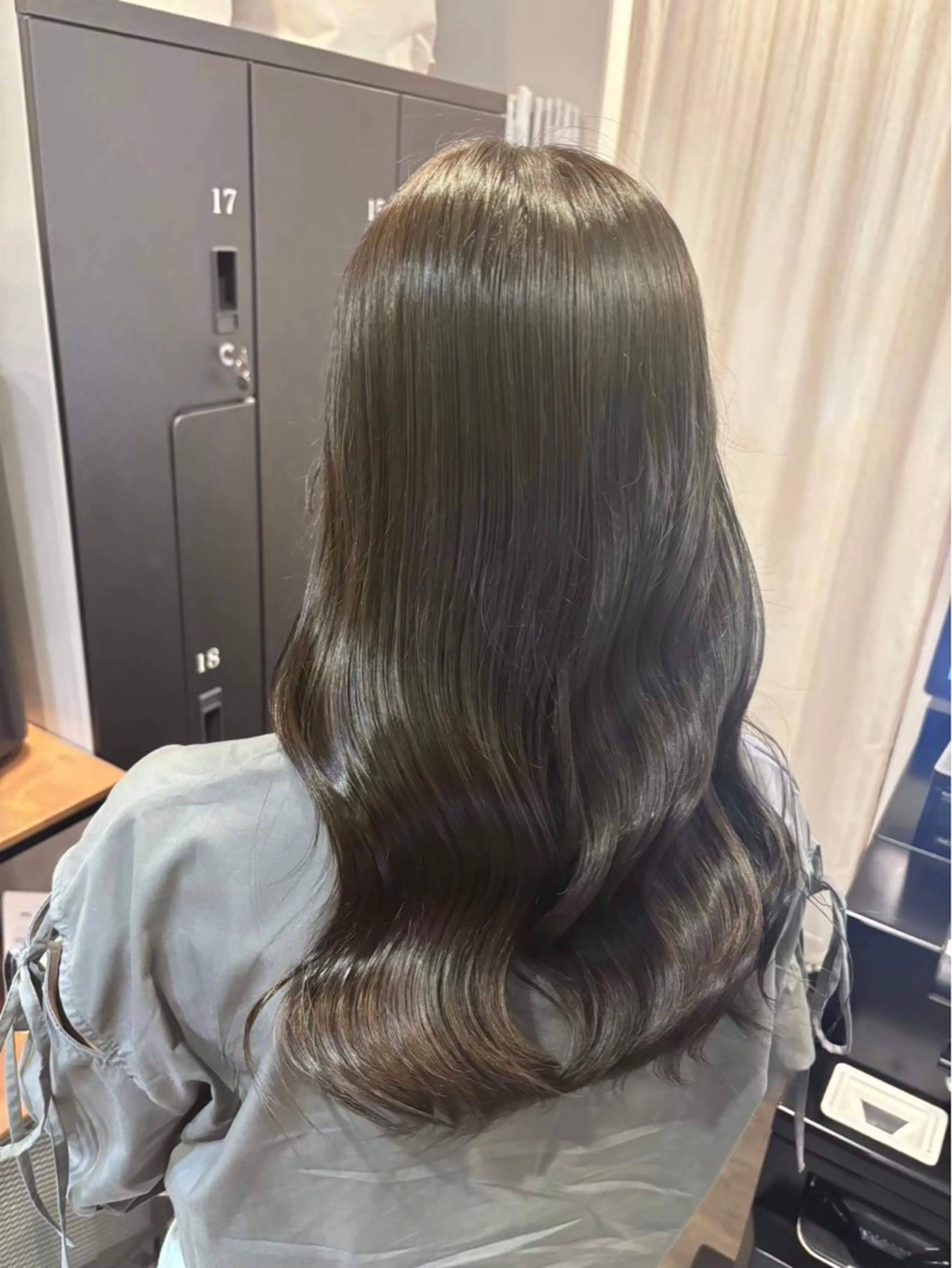 ロング カラー ベージュカラー オリーブベージュ ヘアカラー TSUKASA カラーモデル募集中のヘアスタイル