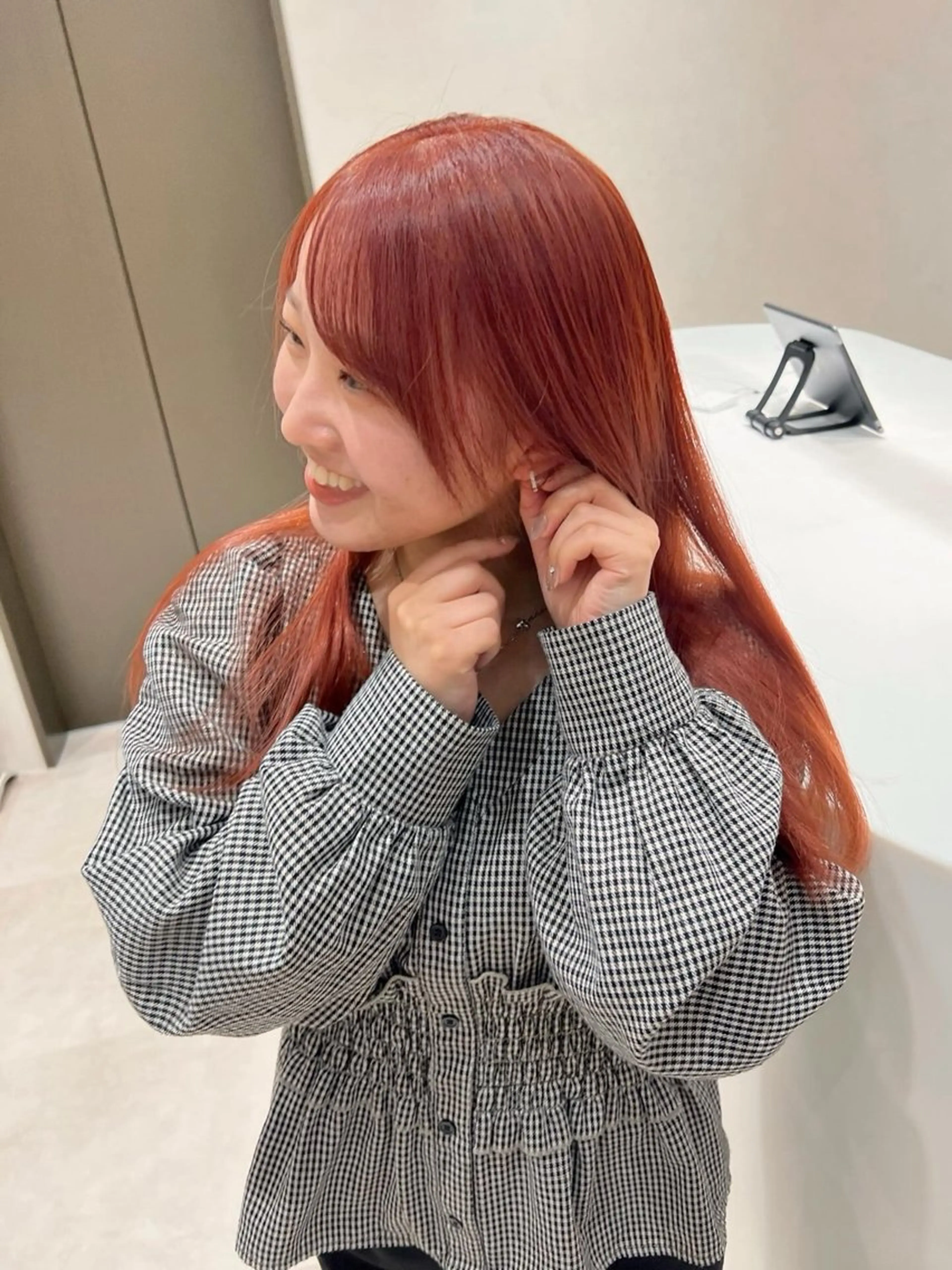 ロング カラー ブリーチ オレンジ ピンクカラー 泉 愛美のヘアスタイル