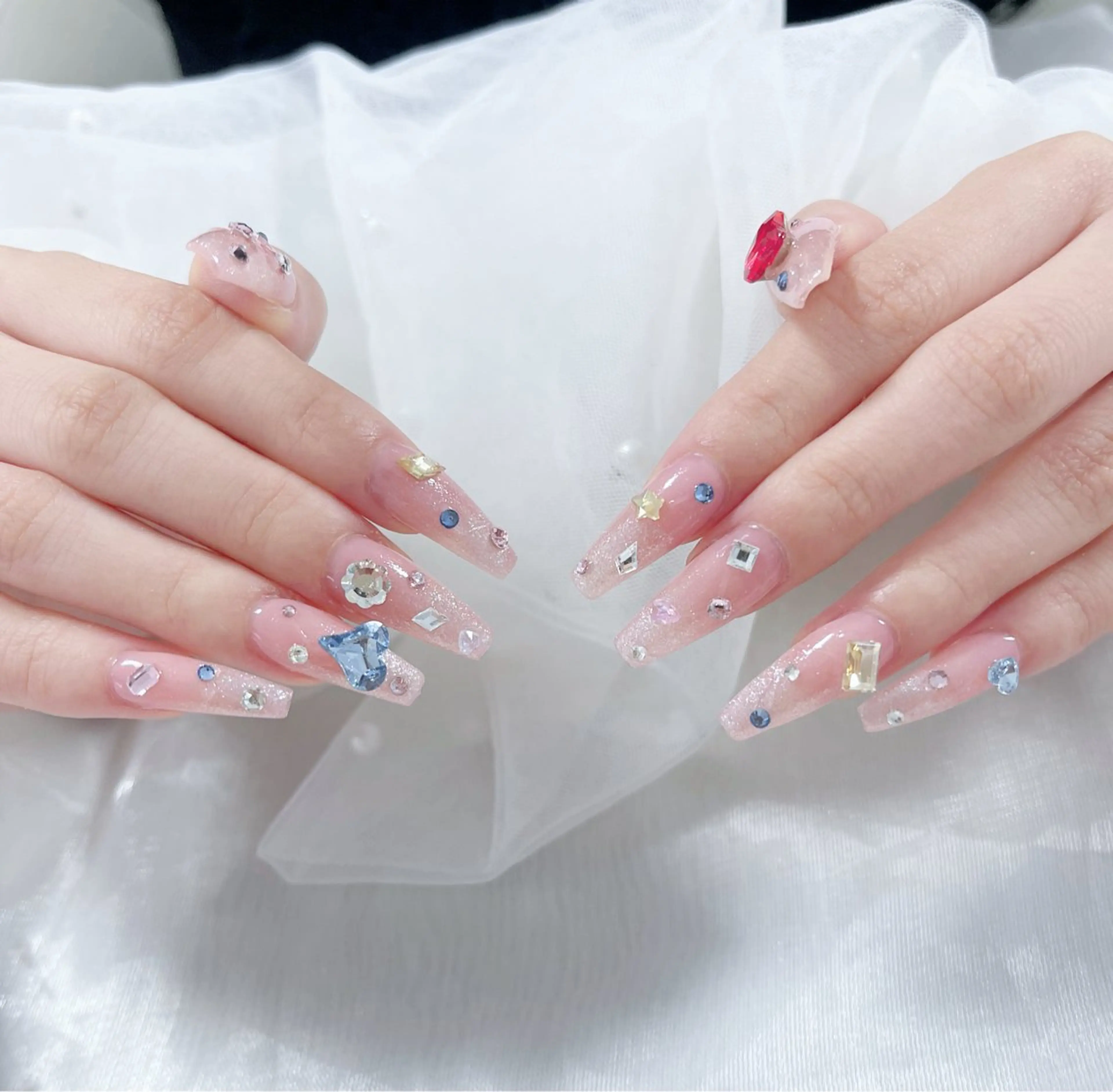 ネイル オーロラネイル クリアネイル フラッシュネイル ジェルネイル グラデーション ハンドネイル Amee Nail Salonのネイルデザイン