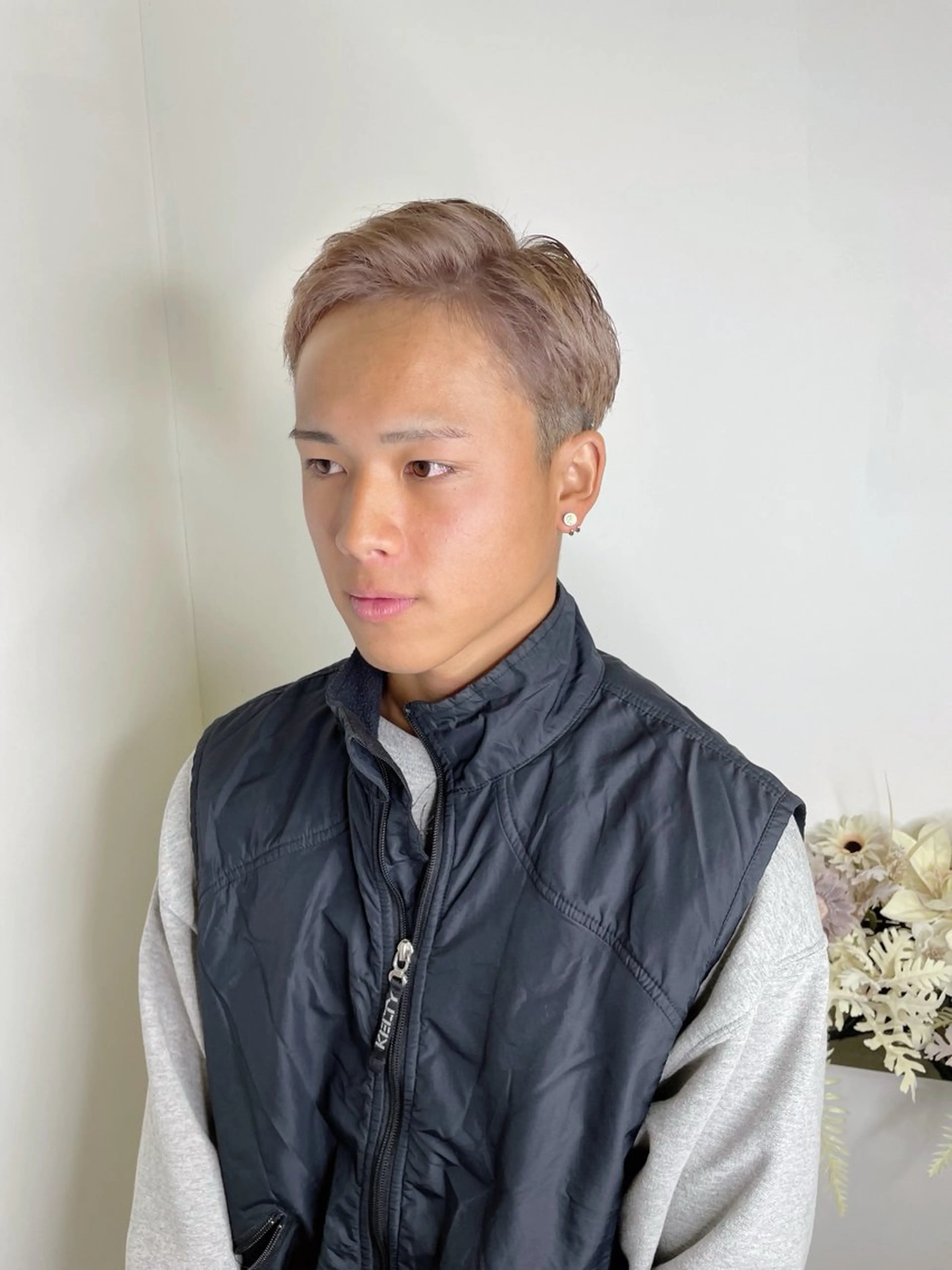 カラー メンズ メンズハイトーン ベージュカラー ハイトーンカラー ミルクティーベージュ カット 尾崎 弘和のヘアスタイル