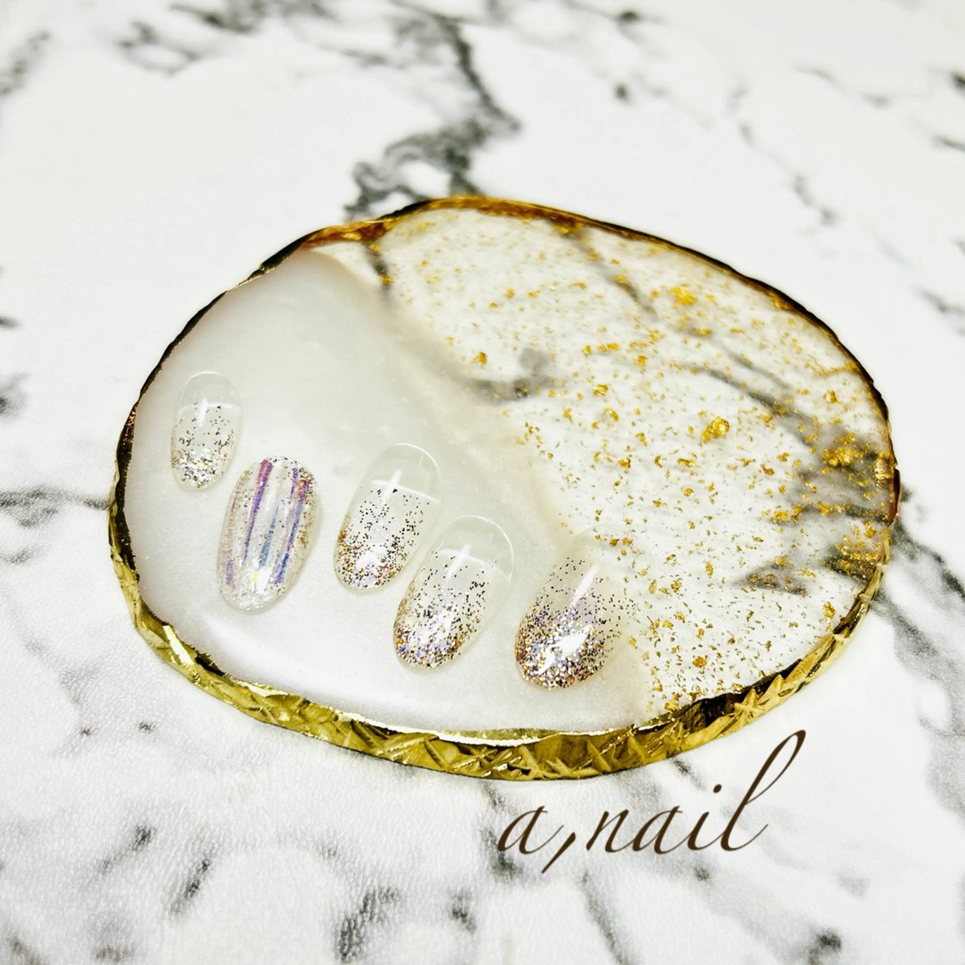 ネイル オーロラネイル グラデーション キラキラネイル ラメ(グリッター) ラメグラデーション ハンドネイル ネイルサロン エーネイルのネイルデザイン