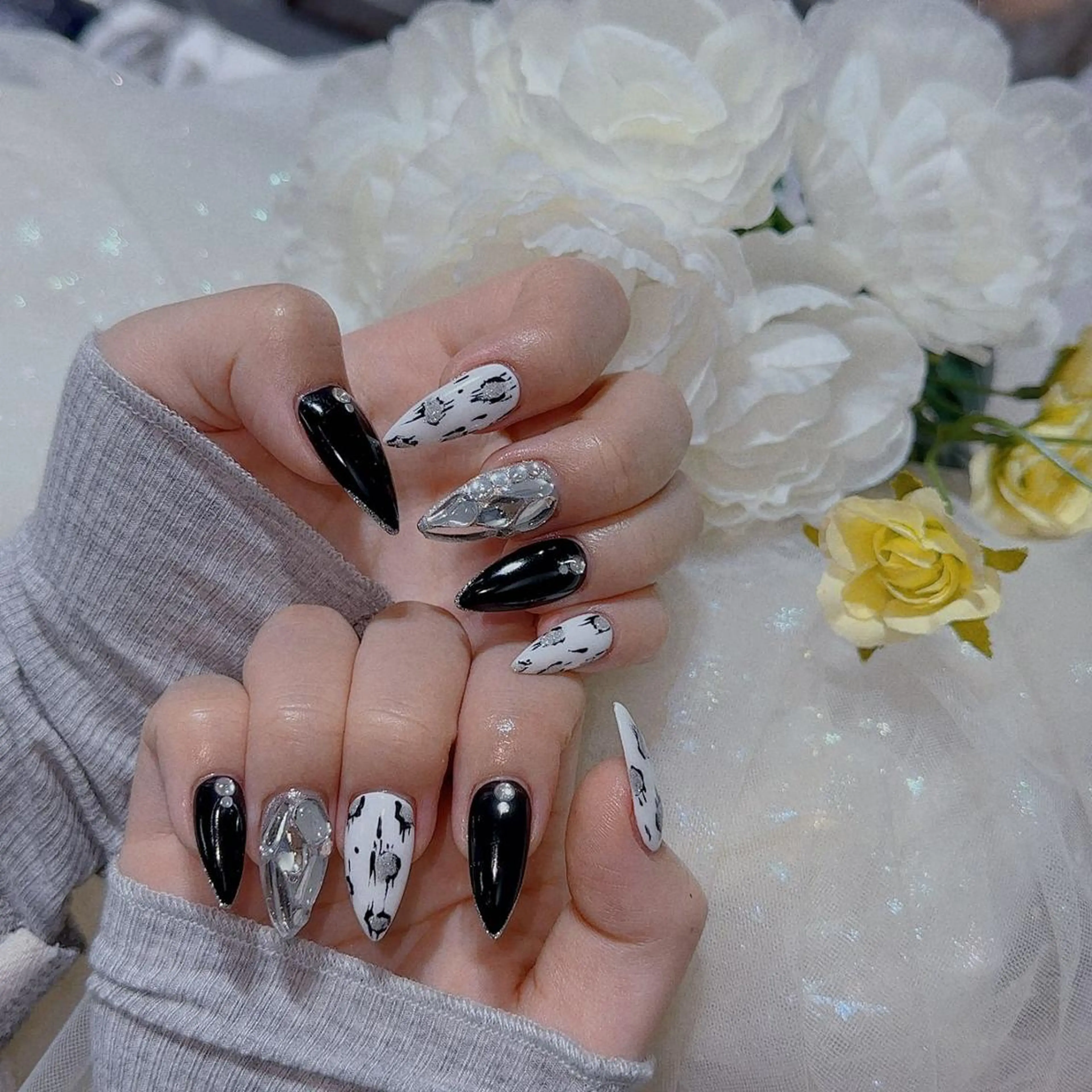 ネイル 長さ出し ネイルチップ Queens ciciのネイルデザイン