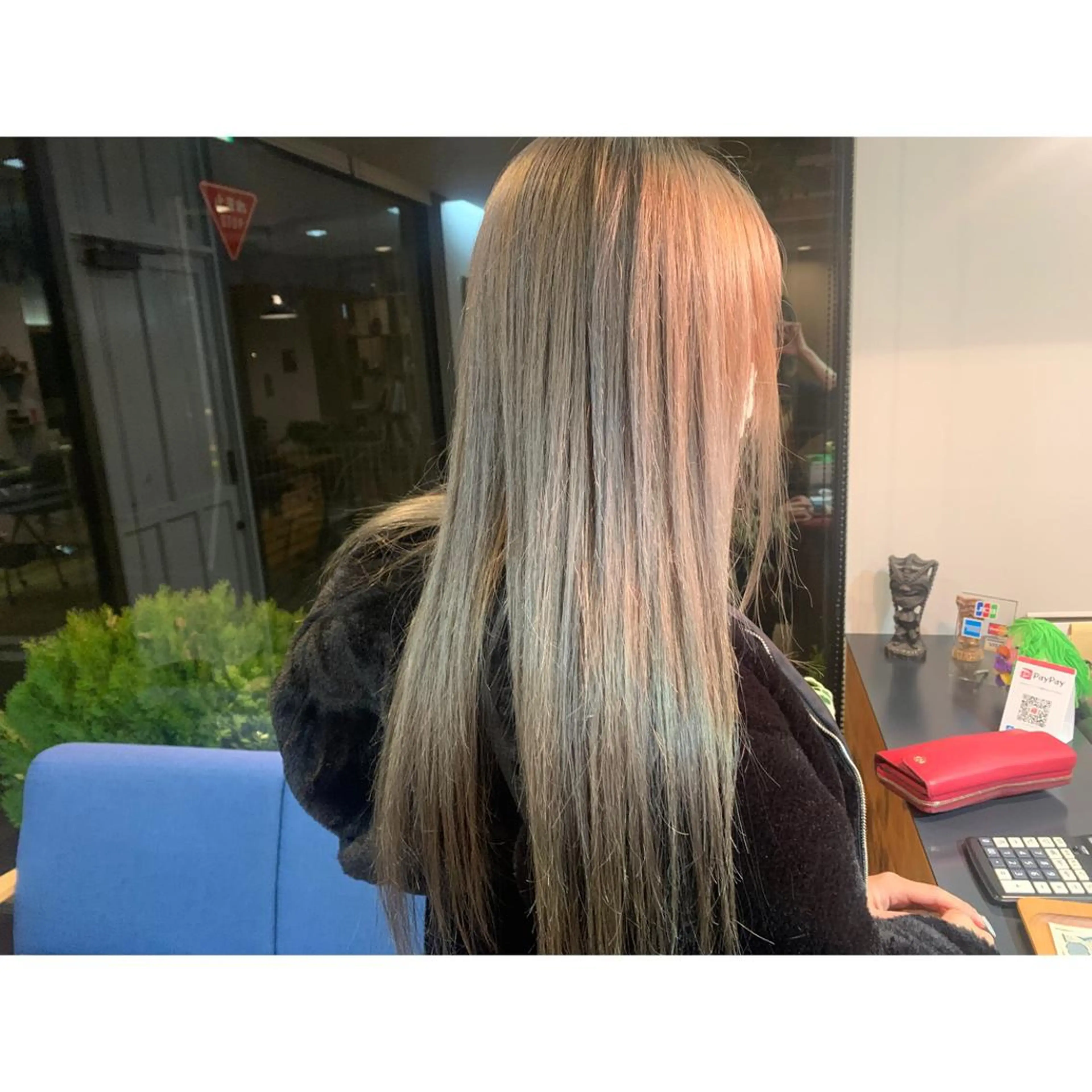 ロング カラー ベージュカラー ブリーチ ヘアカラー トリートメント ツキダテ ユイのヘアスタイル