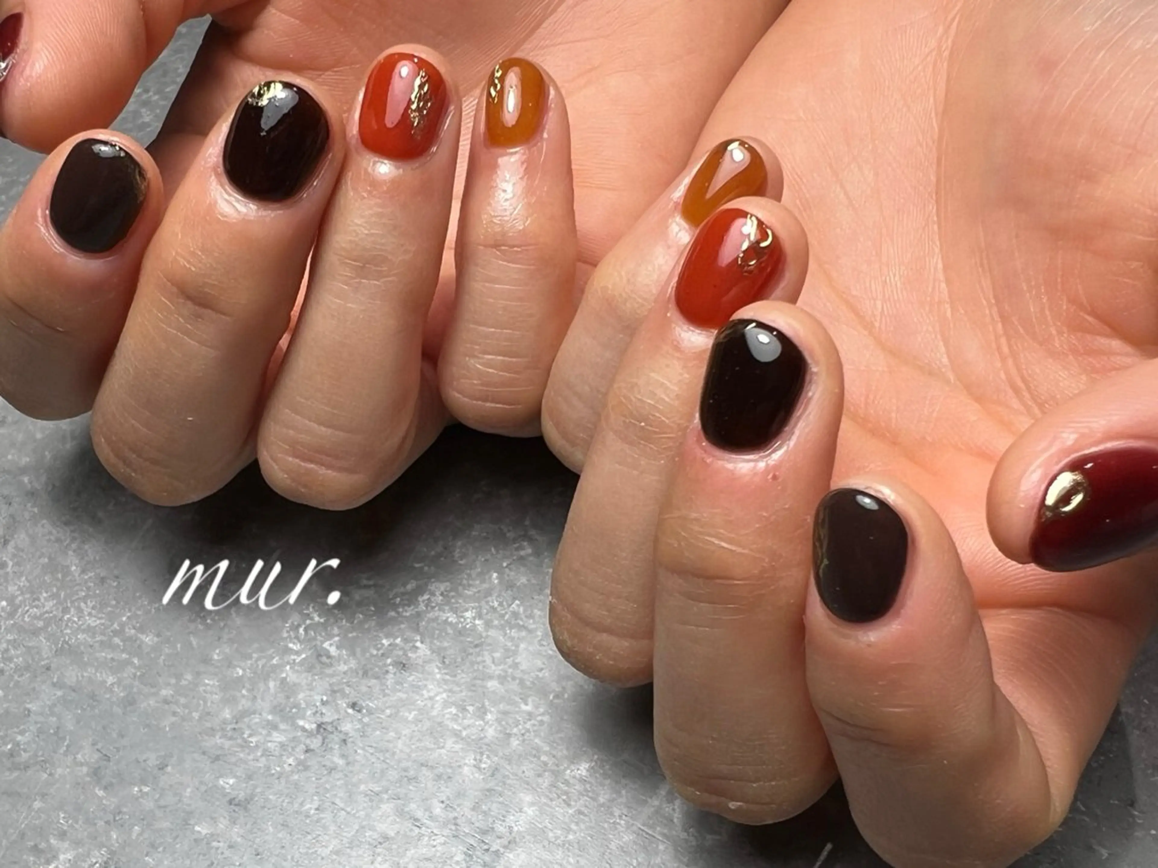 ネイル ブラウン ジェルネイル ミラーネイル ニュアンスネイル ワンカラーネイル nailsalon mur.のネイルデザイン
