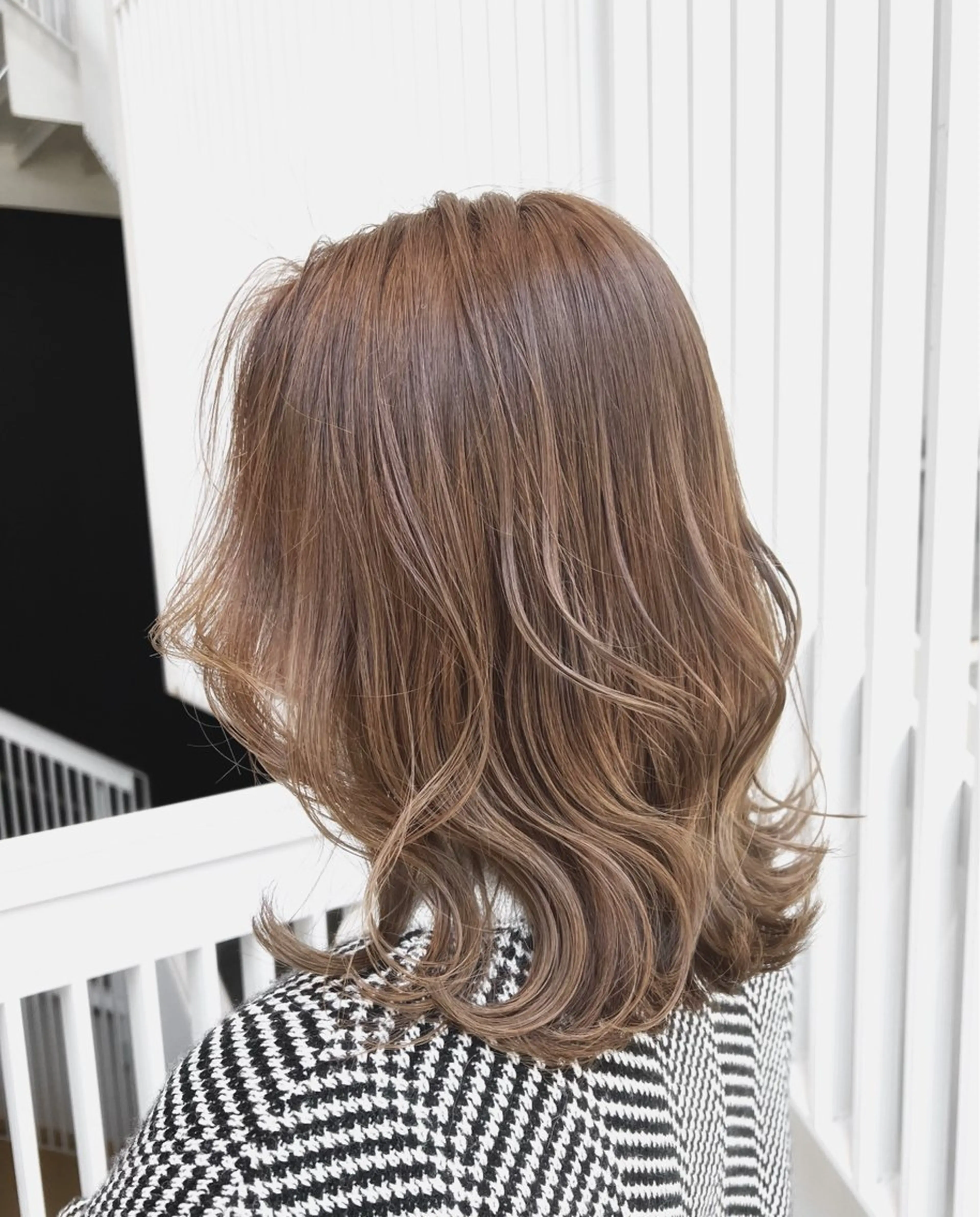 ミディアム カラー ヘアアレンジ ベージュカラー 中村 ひなたのヘアスタイル