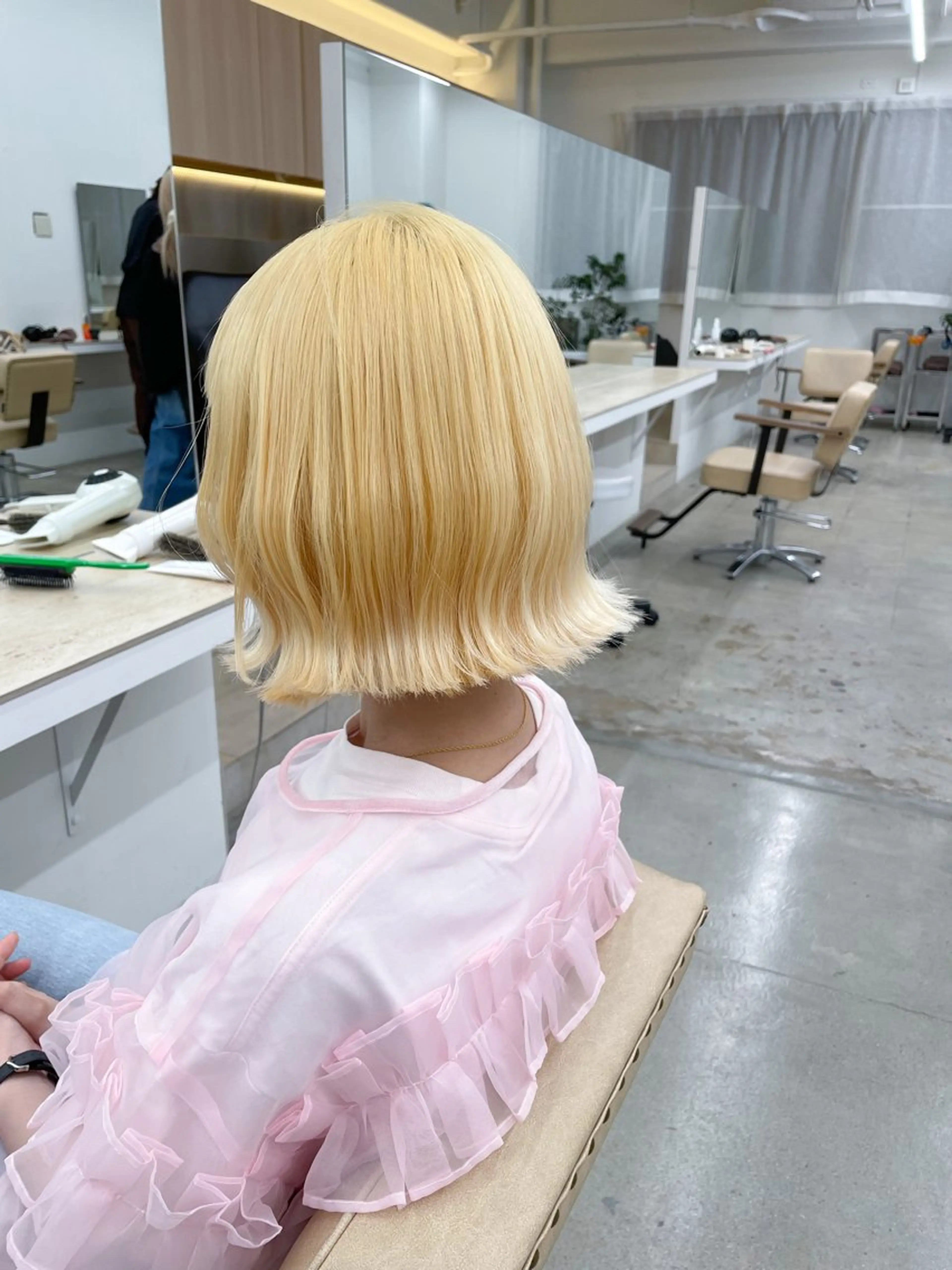 ミディアム カラー ブリーチ 抜きっぱなしブロンド ブロンド ホワイトブロンド ボブ ヘアカラー トリートメント ハイトーン/レイヤー /ケアブリーチ石川治のヘアスタイル