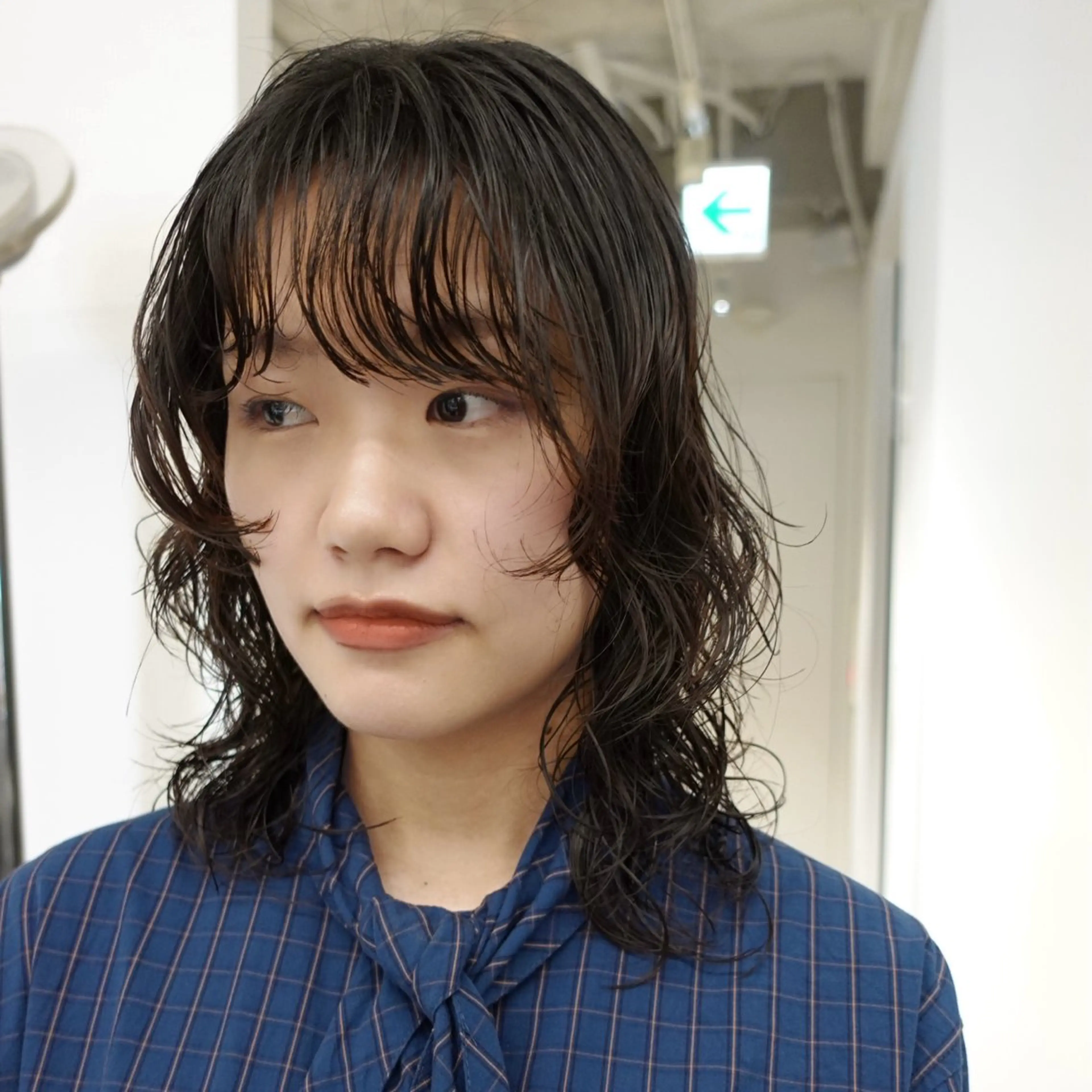 ミディアム パーマ ヘアアレンジ ミディアムパーマ 伸ばしかけ レイヤーカット カット パーマ 🌐サトウ リョウ🌐のヘアスタイル