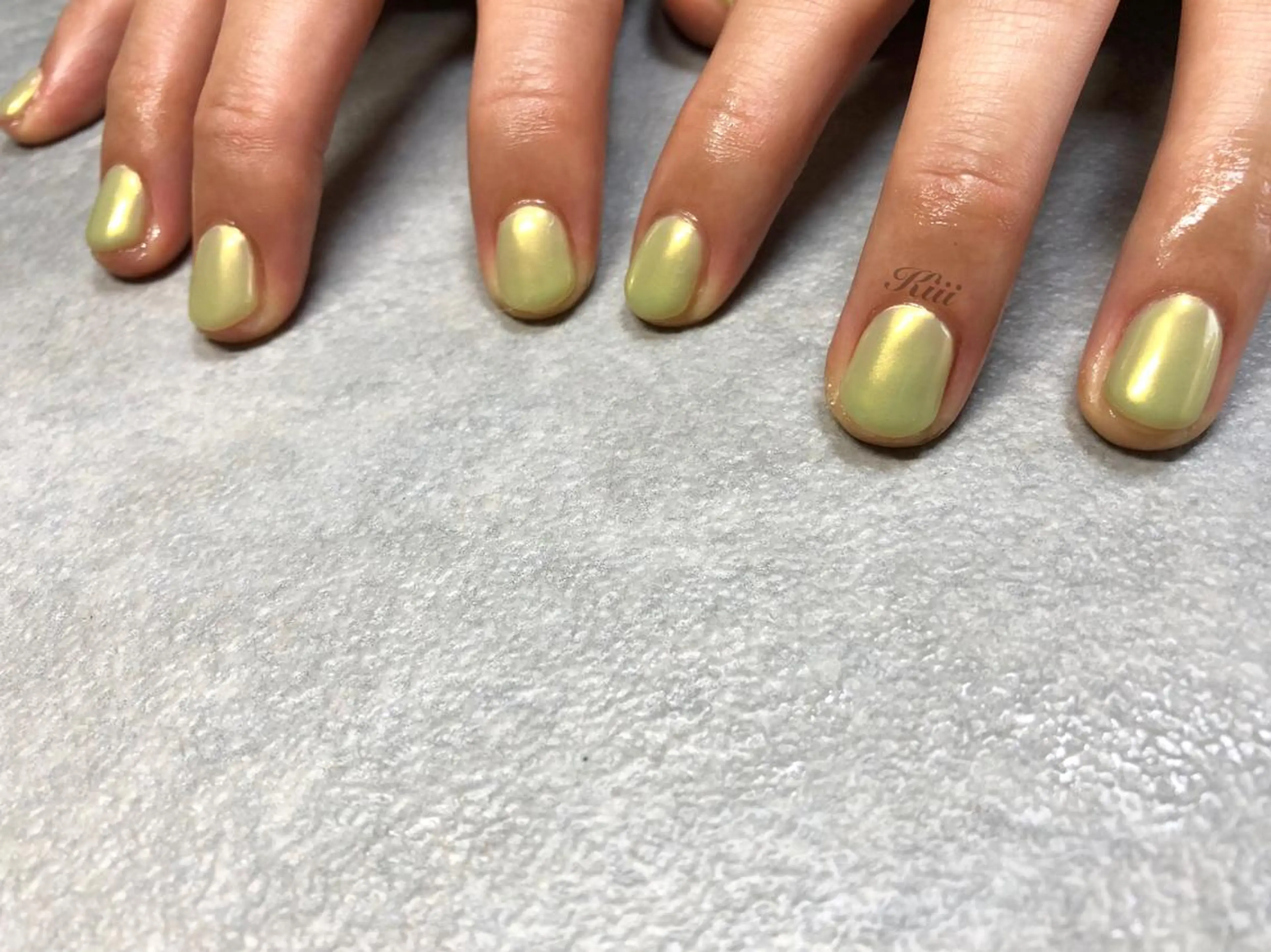 ネイル ミラーネイル ハンドネイル フットネイル kiii.__ ✴︎*のネイルデザイン