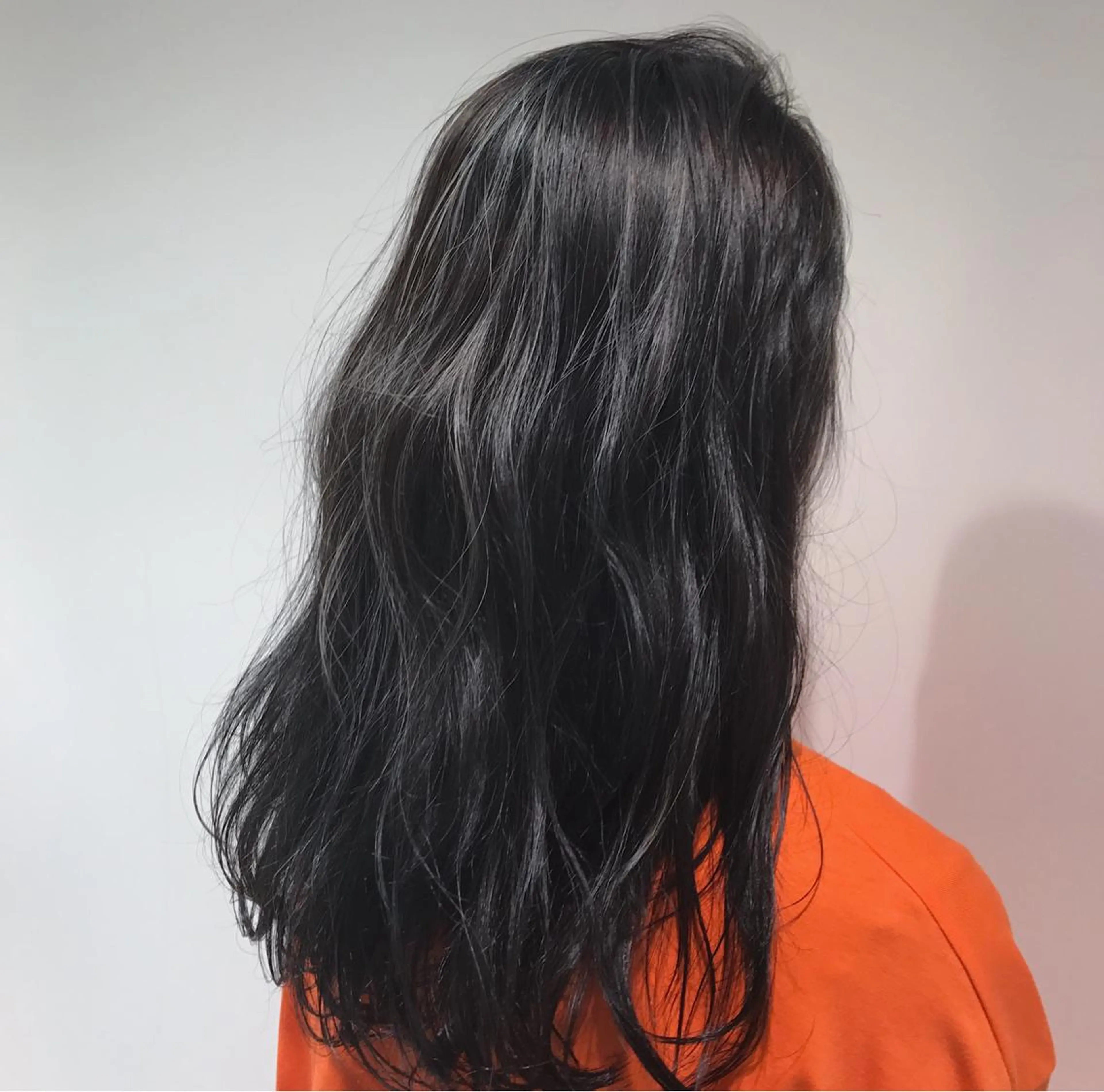 セミロング カラー グラデーションカラー ハイライトカラー ハイライト Zina渋谷エリア マネージャShionのヘアスタイル