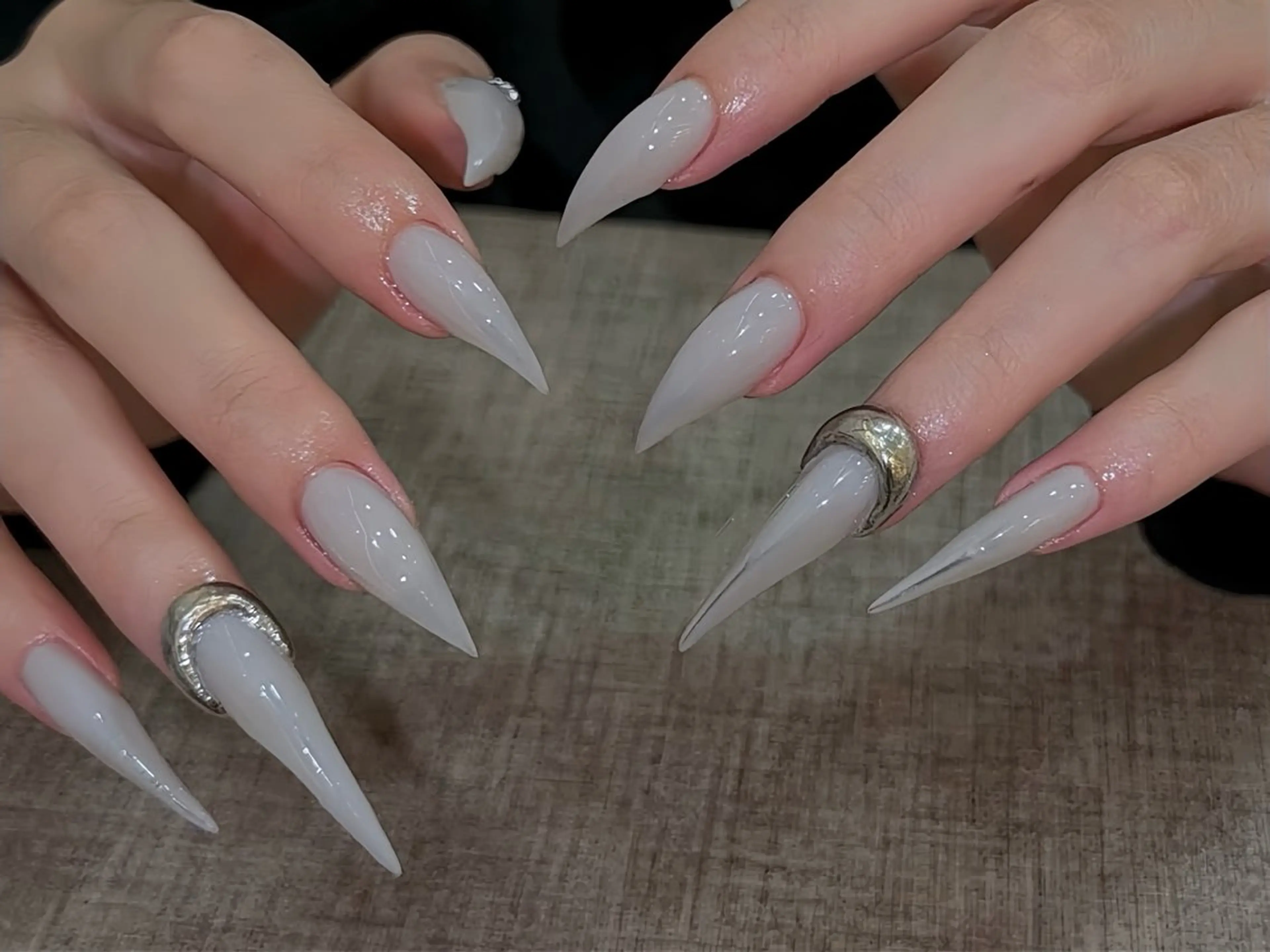 ネイル オーロラネイル チークネイル 桜ネイル クリアネイル ドット ハンドネイル Rin Nail 新大久保店のネイルデザイン