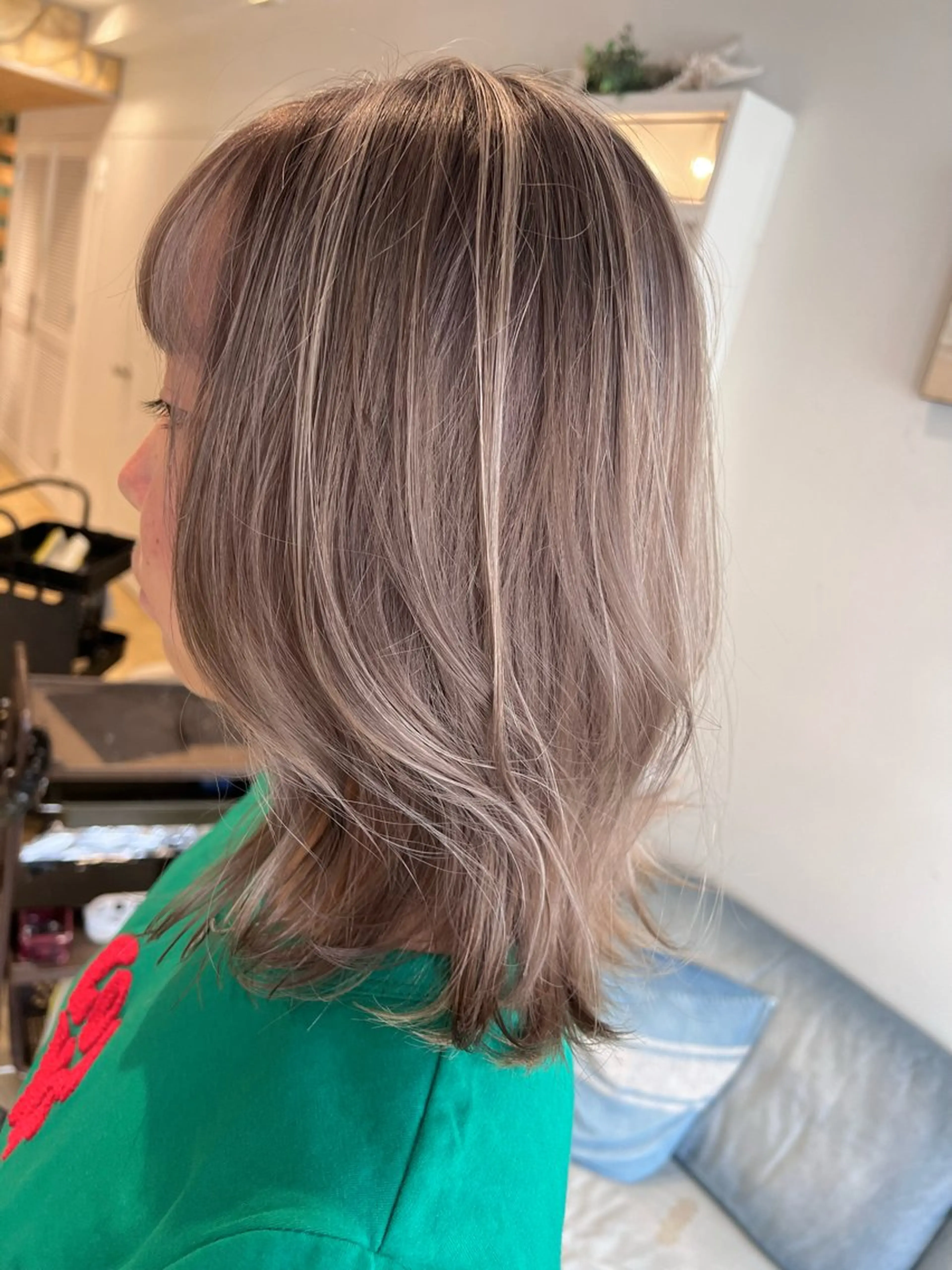 ミディアム カラー ハイライトカラー ハイライト ヘアカラー トリートメント 渋谷ハイトーン/ デザインカラー阿部のヘアスタイル