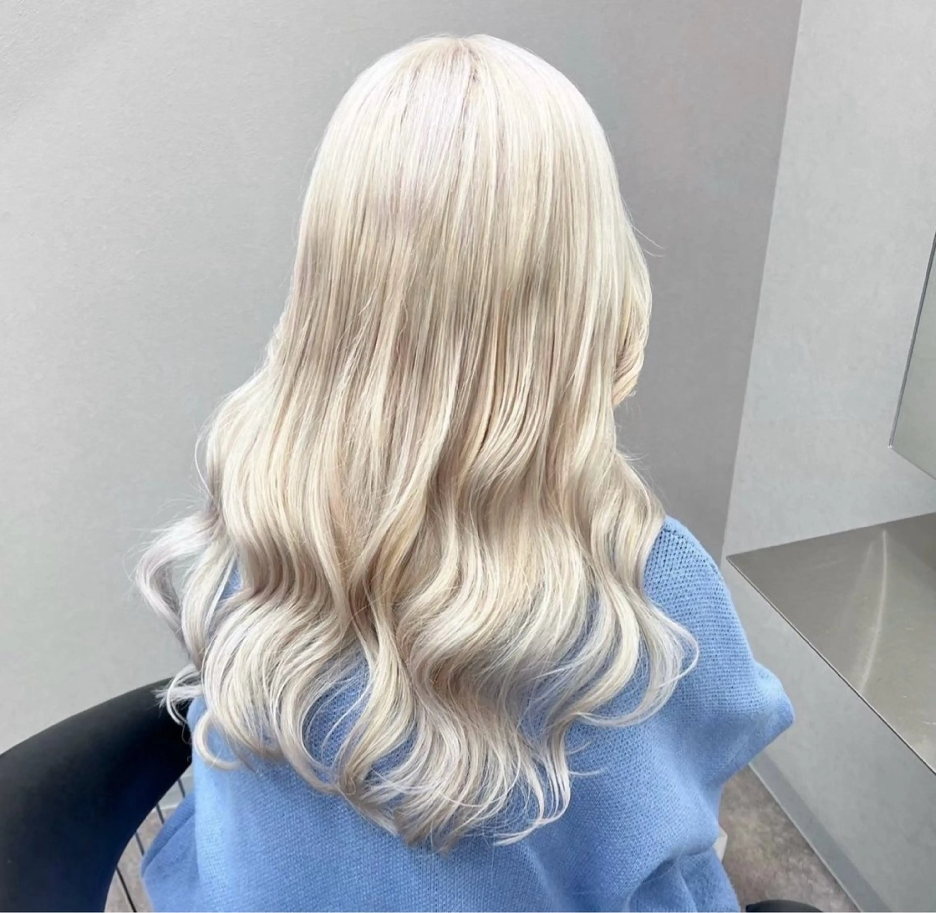 ロング ヘアカラー かのブリーチカラー 🎧⛓️🩶のヘアスタイル