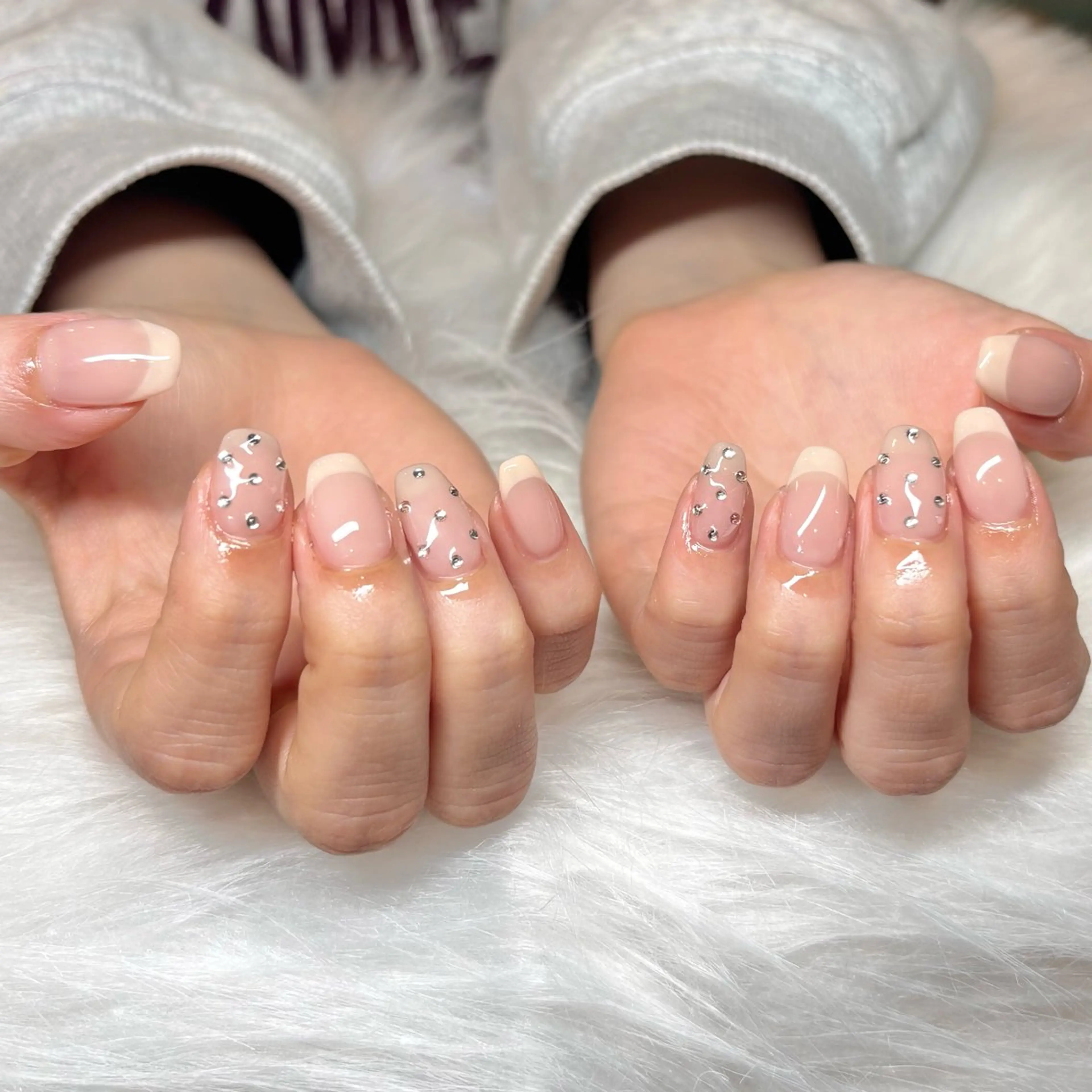 ネイル フレンチネイル ストーンネイル ハンドネイル HANA ソブエのネイルデザイン