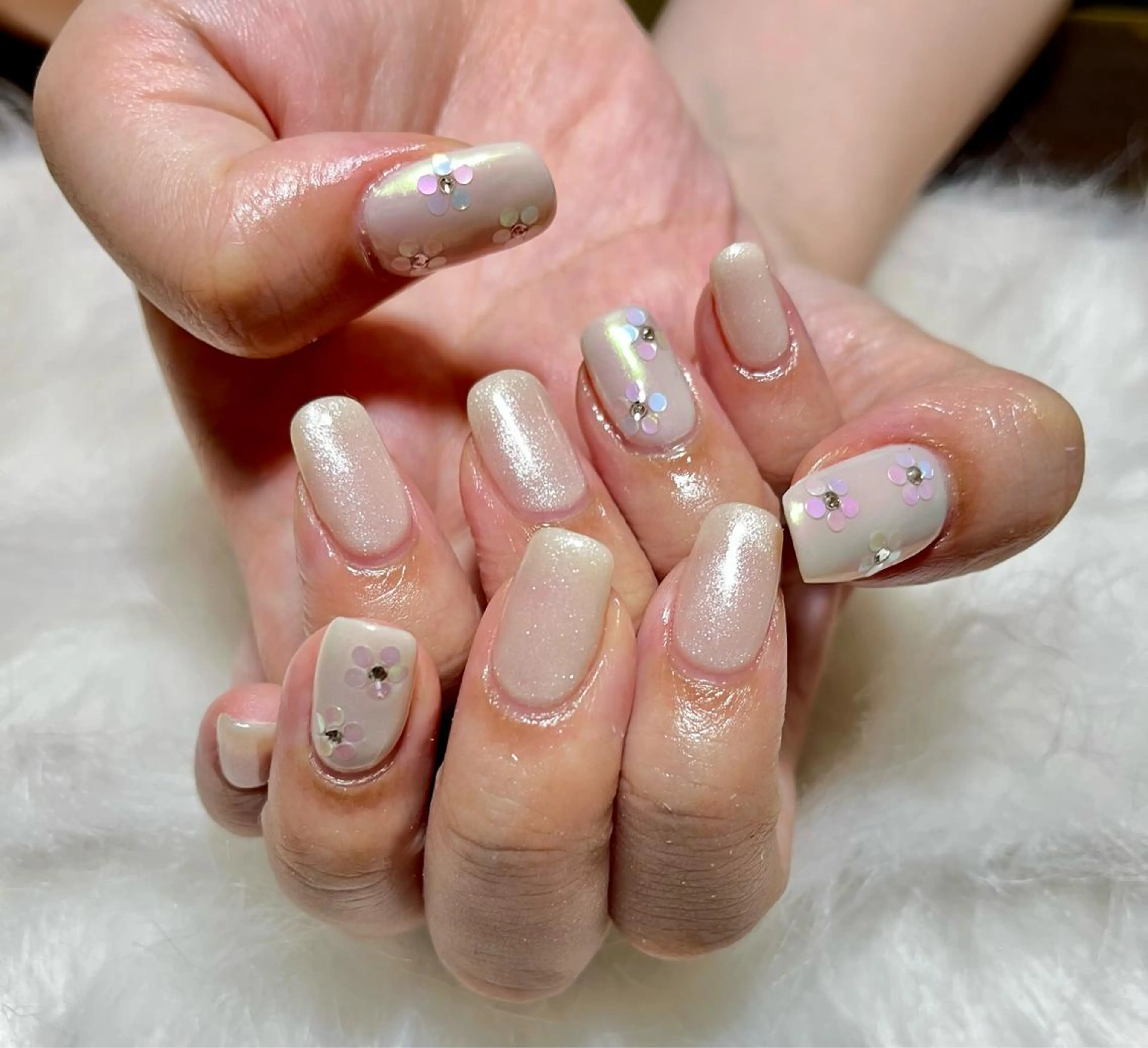 ネイル ミラーネイル 堤 花のネイルデザイン