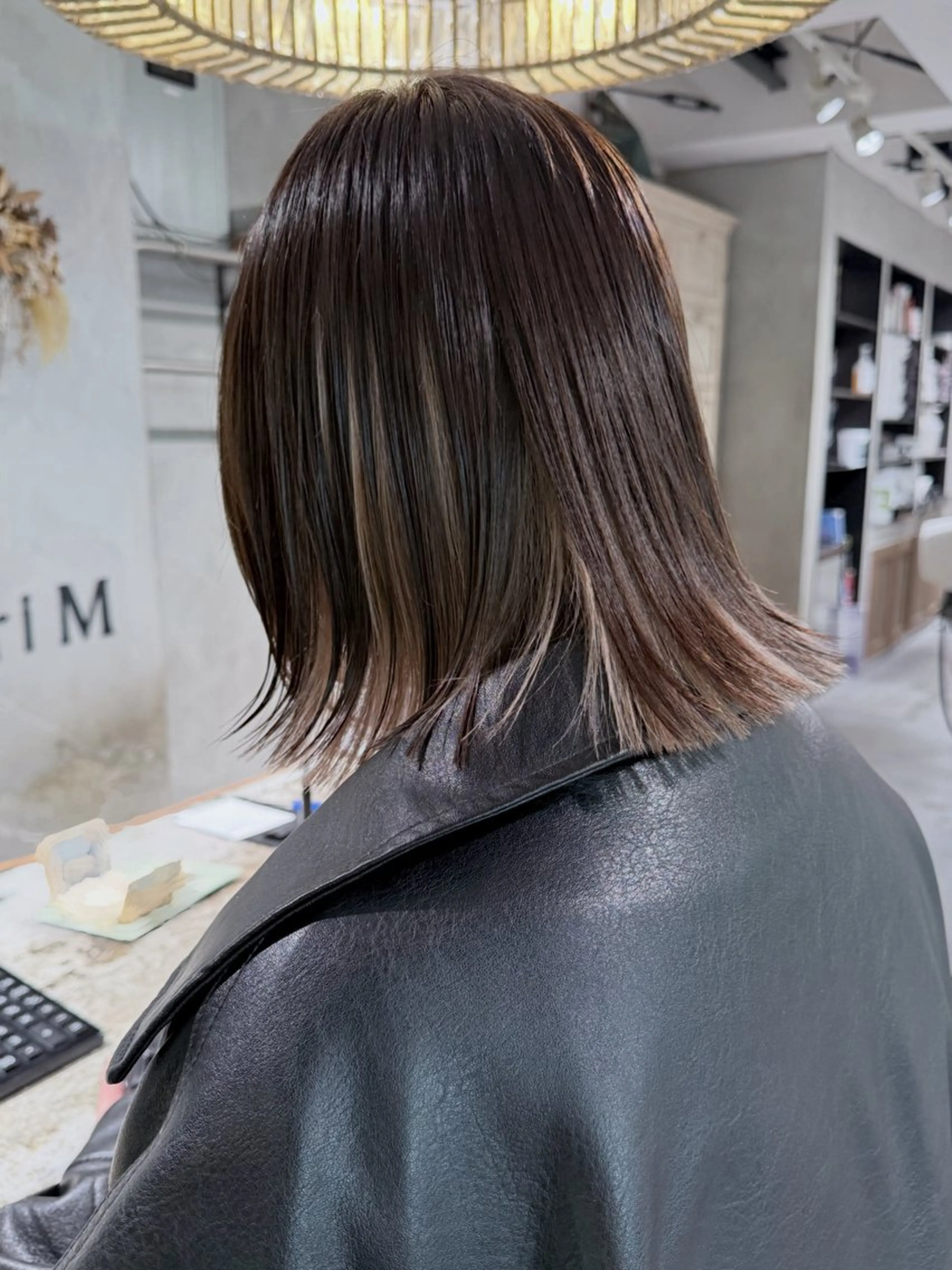 ミディアム カラー アッシュ ベージュカラー ブリーチ ケアブリーチ ダブルカラー カット ヘアカラー RorriM natsuのヘアスタイル