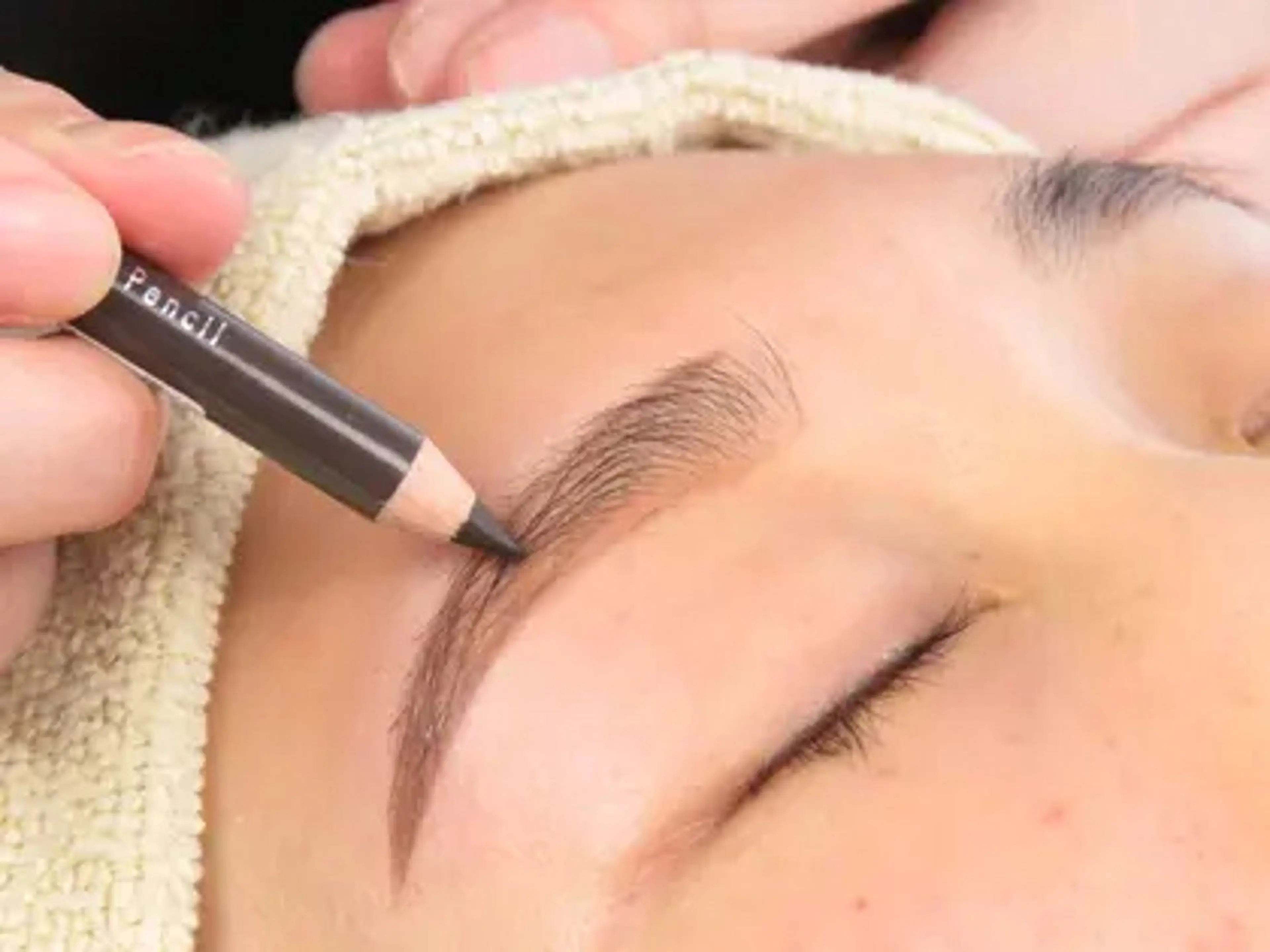 アイブロウ 眉毛ワックス脱毛 🫧‪LanNe mimari🫧のマツエク・マツパデザイン