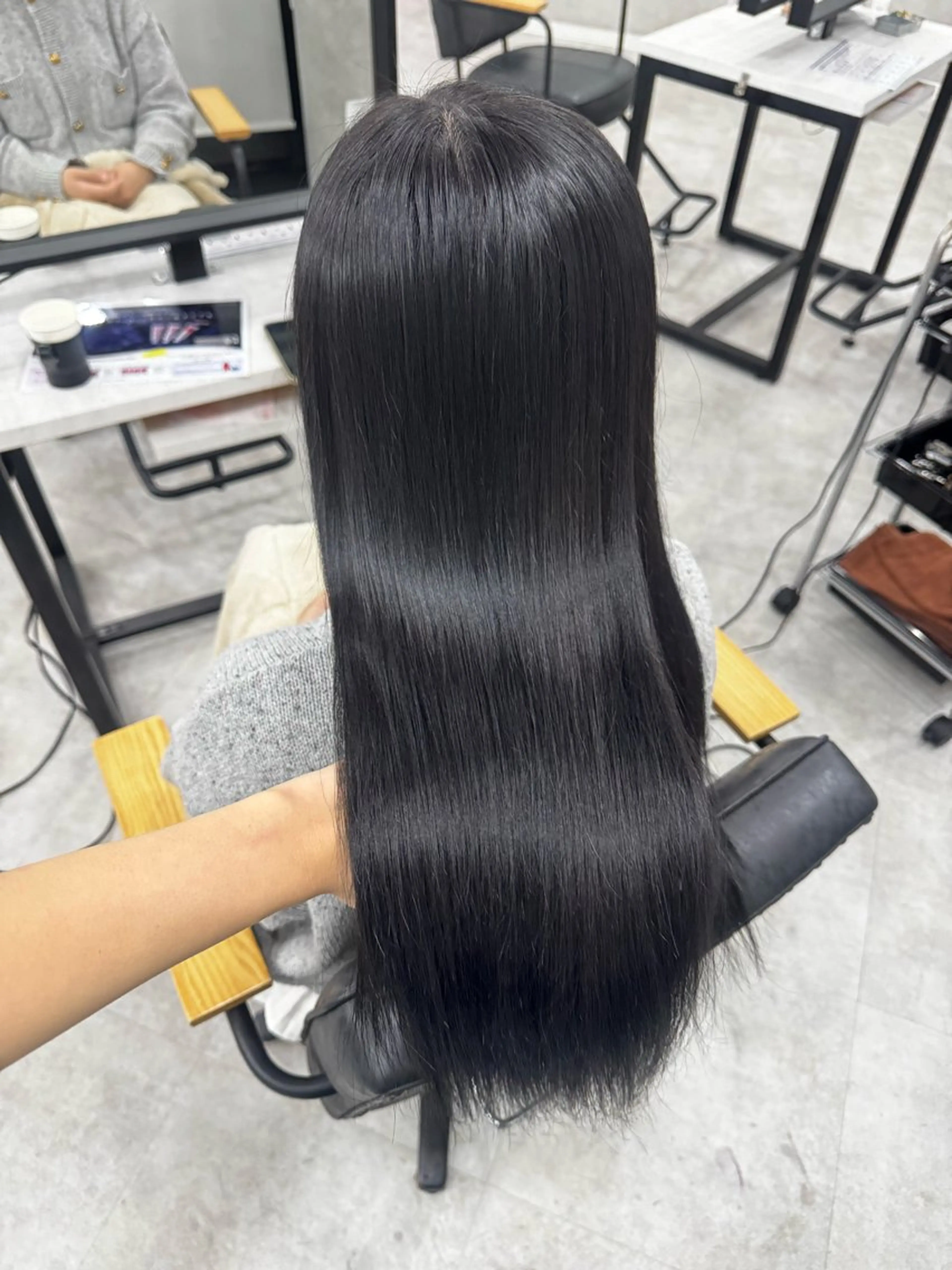 ロング カラー アッシュ アッシュブラウン ベージュカラー 黒髪 ブリーチ ヘアカラー トリートメント 赤み無し柔らかカラー 【梅田】madokaのヘアスタイル