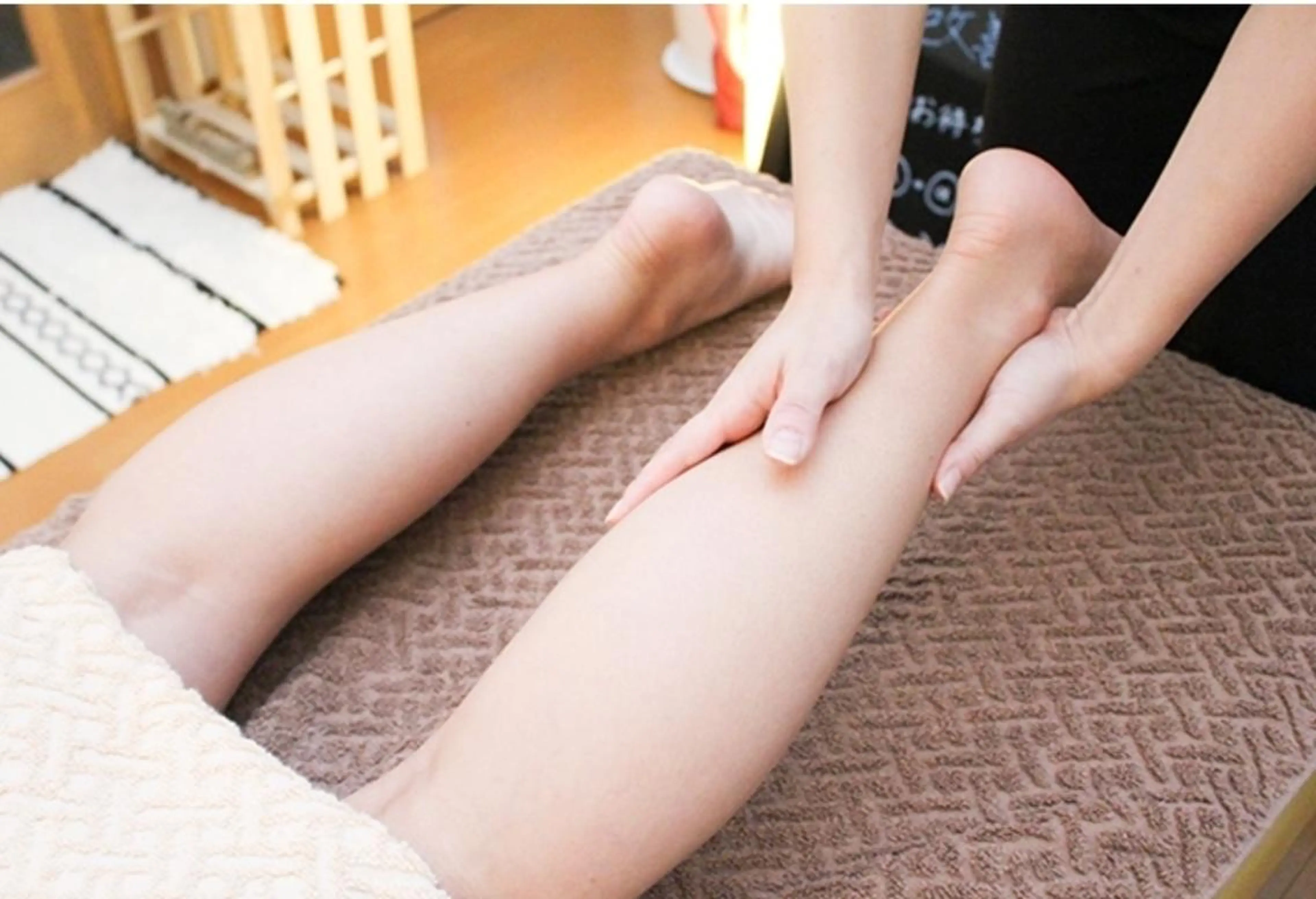 【スラリ美脚に🤍フットオイルマッサージ】骨盤矯正+EMSがセットの下半身集中コース💫の写真