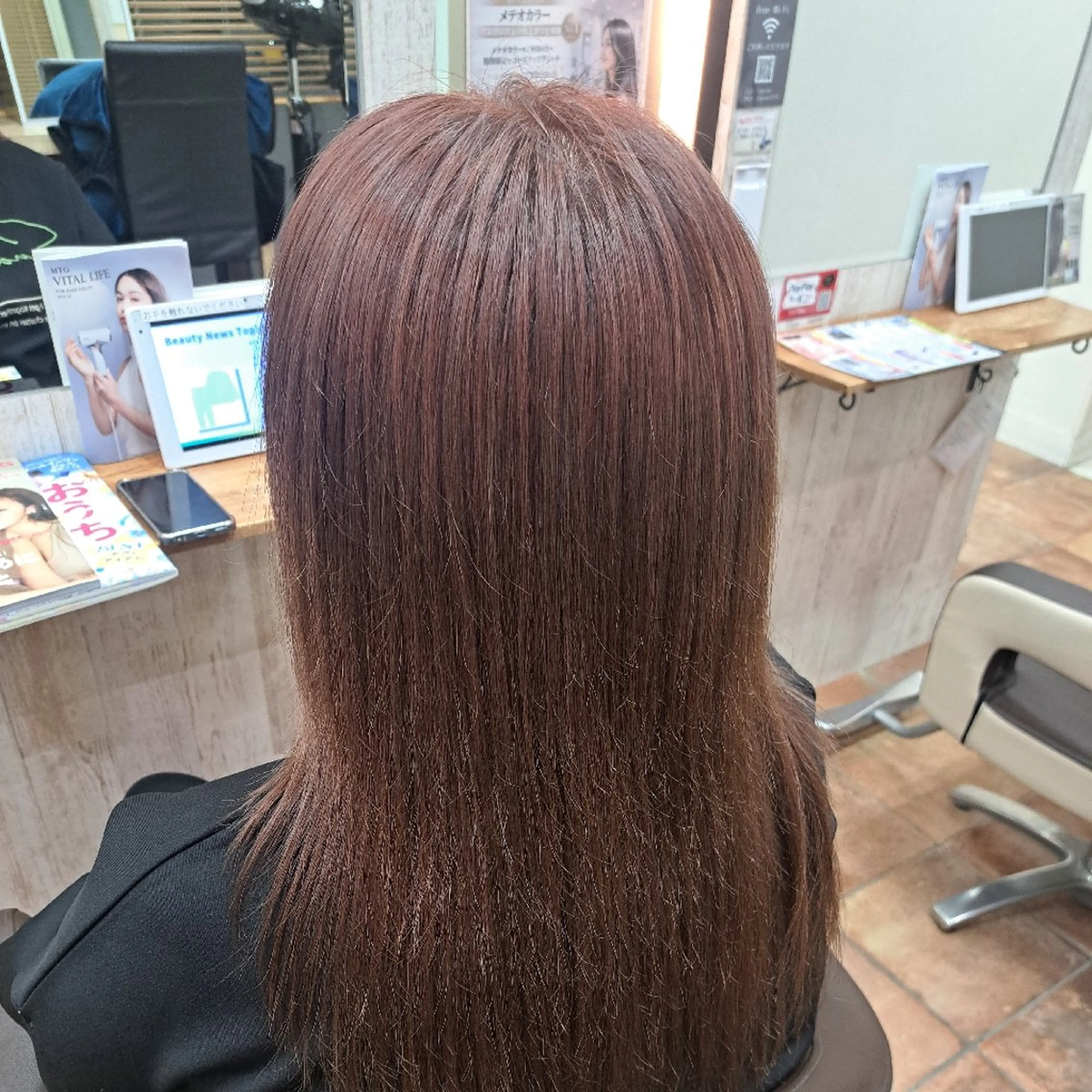 ロング カラー 上田 真菜美のヘアスタイル