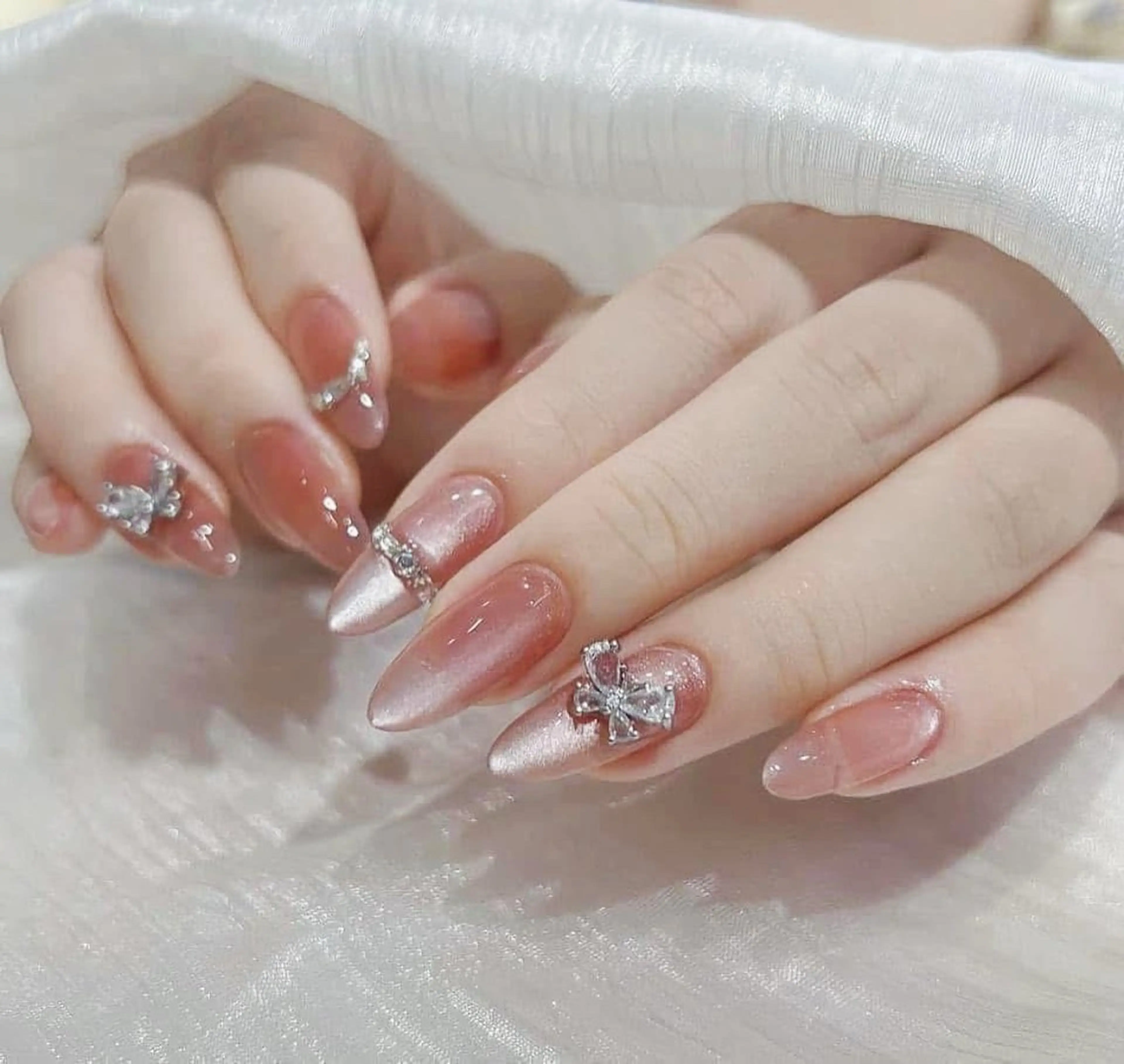 ネイル フットネイル ジェルネイル 韓国ネイル マグネットネイル 持ち込み ハンドネイル AKIKO ネイルサロンのネイルデザイン