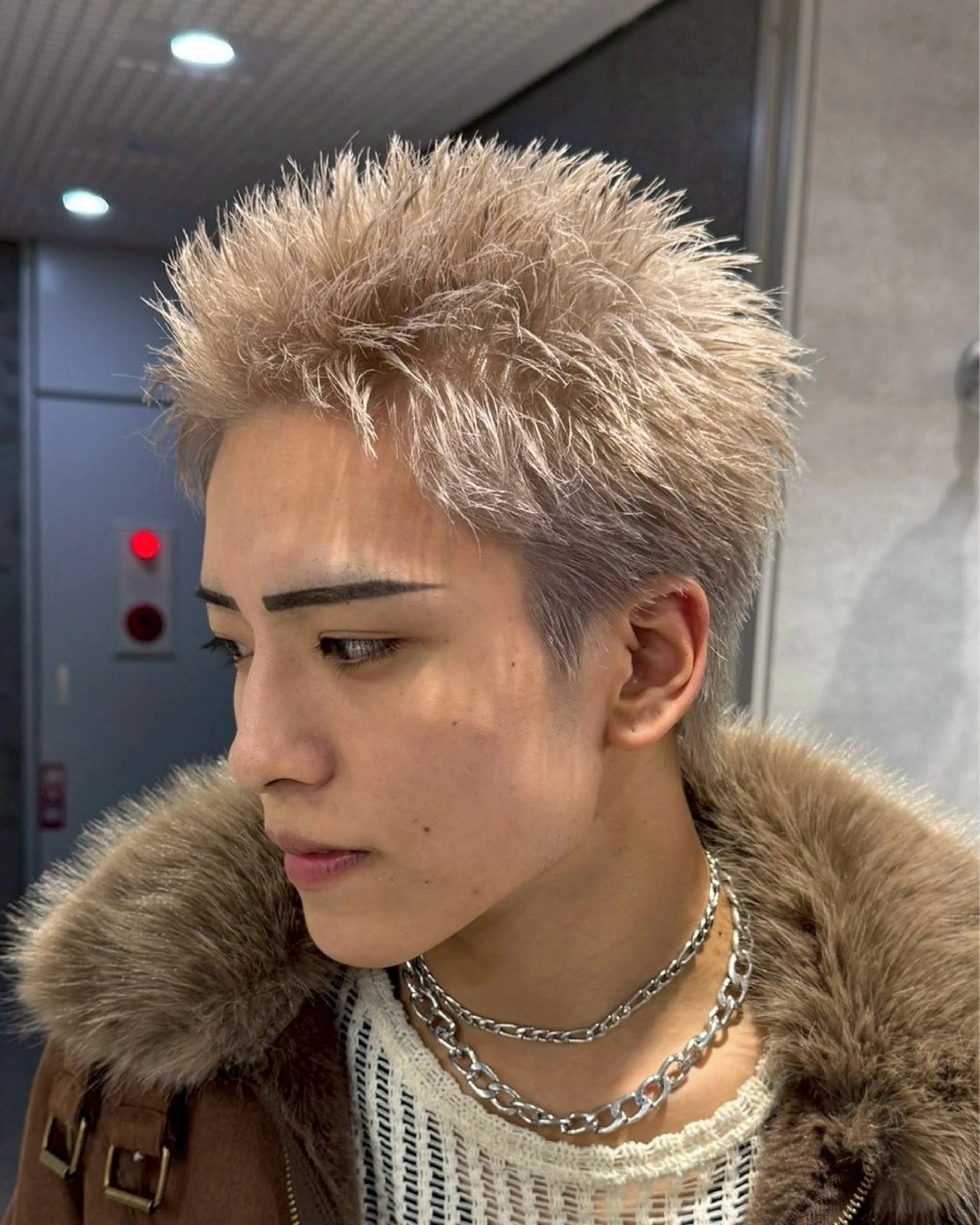 ショート カラー メンズ メンズハイトーン ハイトーンカラー 角 啓成のヘアスタイル