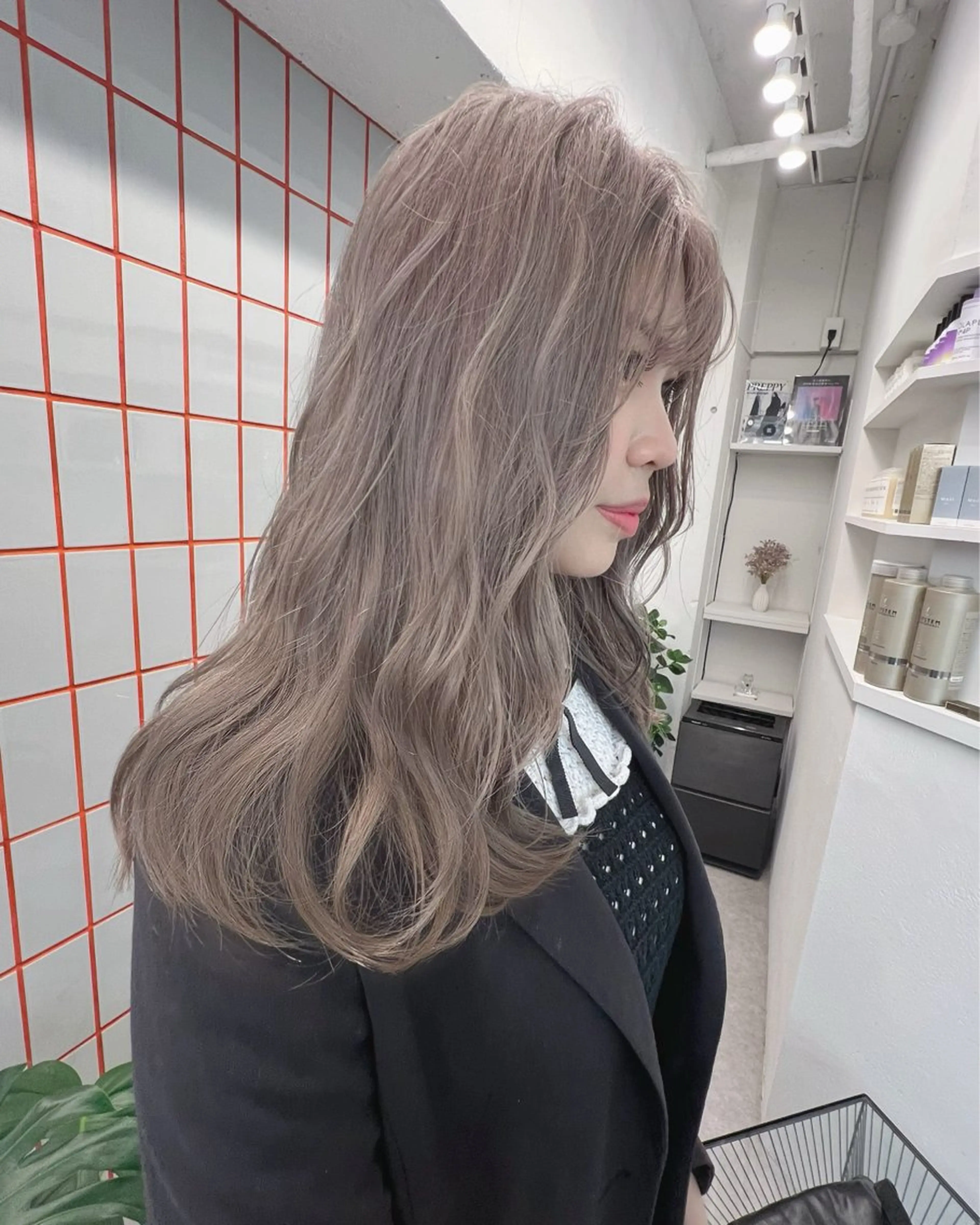 ロング カラー アッシュ ベージュカラー ブリーチ ブロンド ブロンドベージュ ヘアカラー 💍透明感 💖艶ミルクティーのヘアスタイル