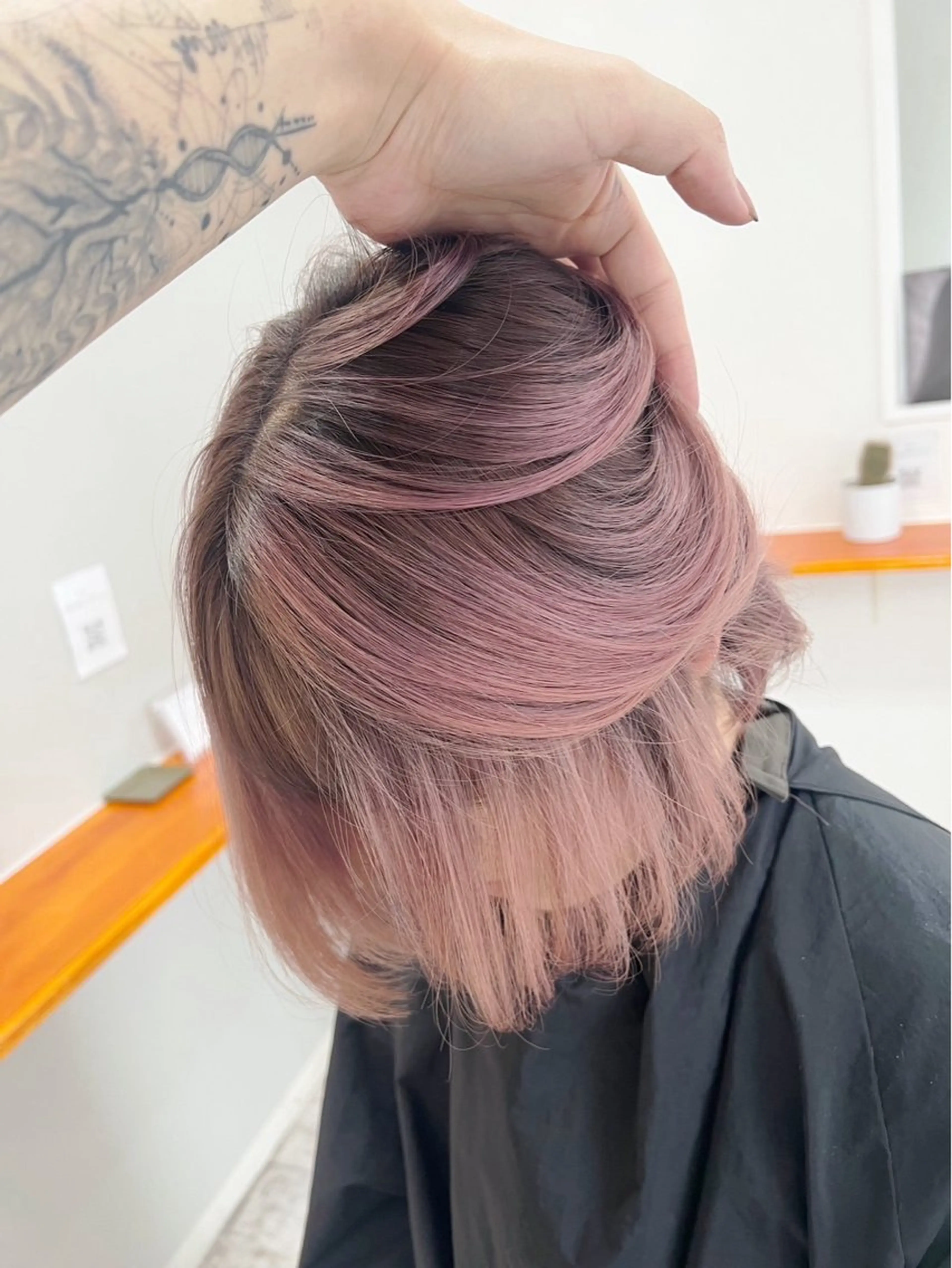 ショート カラー バレイヤージュ ベージュカラー ピンクカラー ピンクベージュ レイヤーカット ヘアカラー トリートメント ROBIN所属・指名数No.1 /NAOYAのヘアスタイル