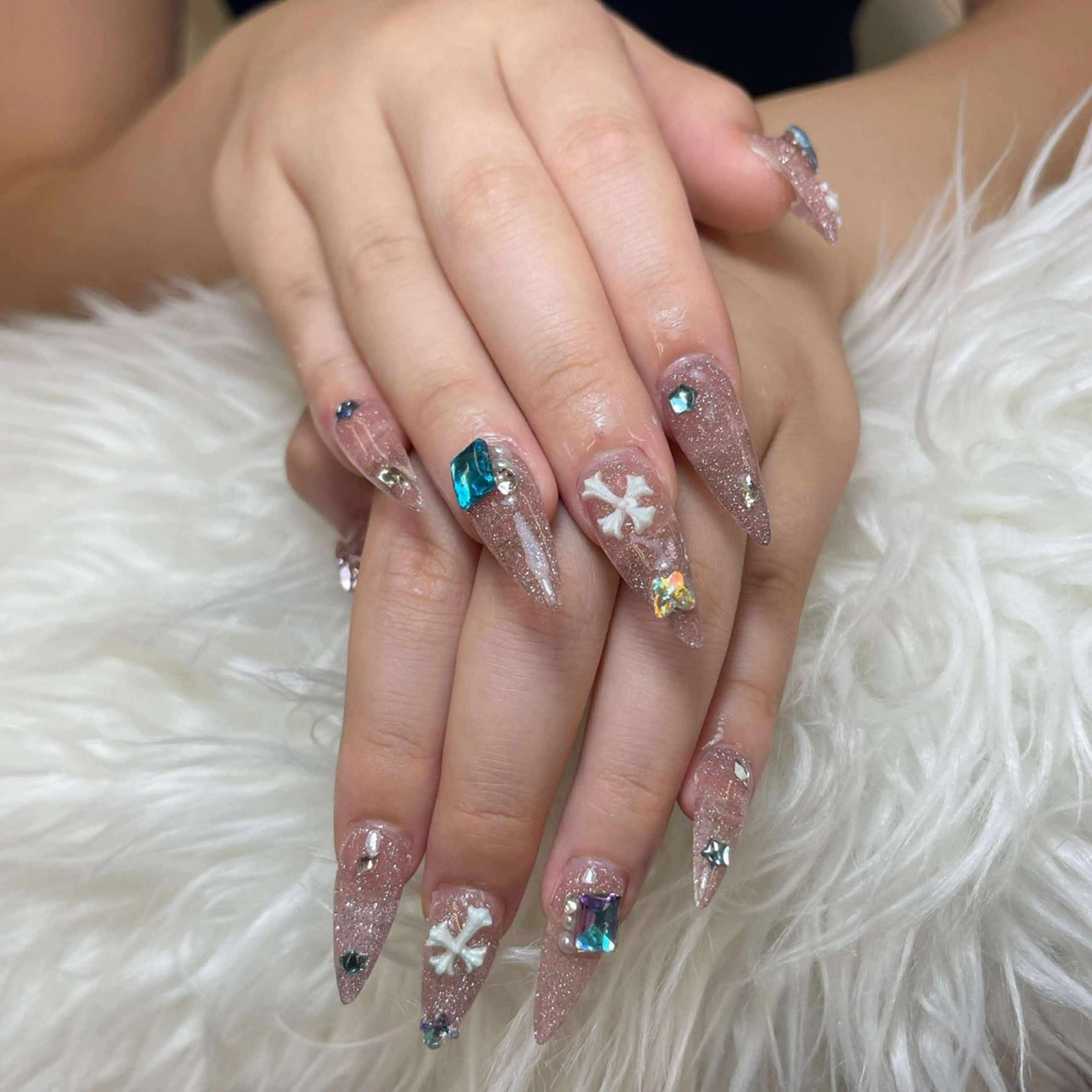 ネイル チークネイル 長さ出し フレンチネイル ジェルネイル ガラスフレンチ ハンドネイル anh nail anne🤍のネイルデザイン