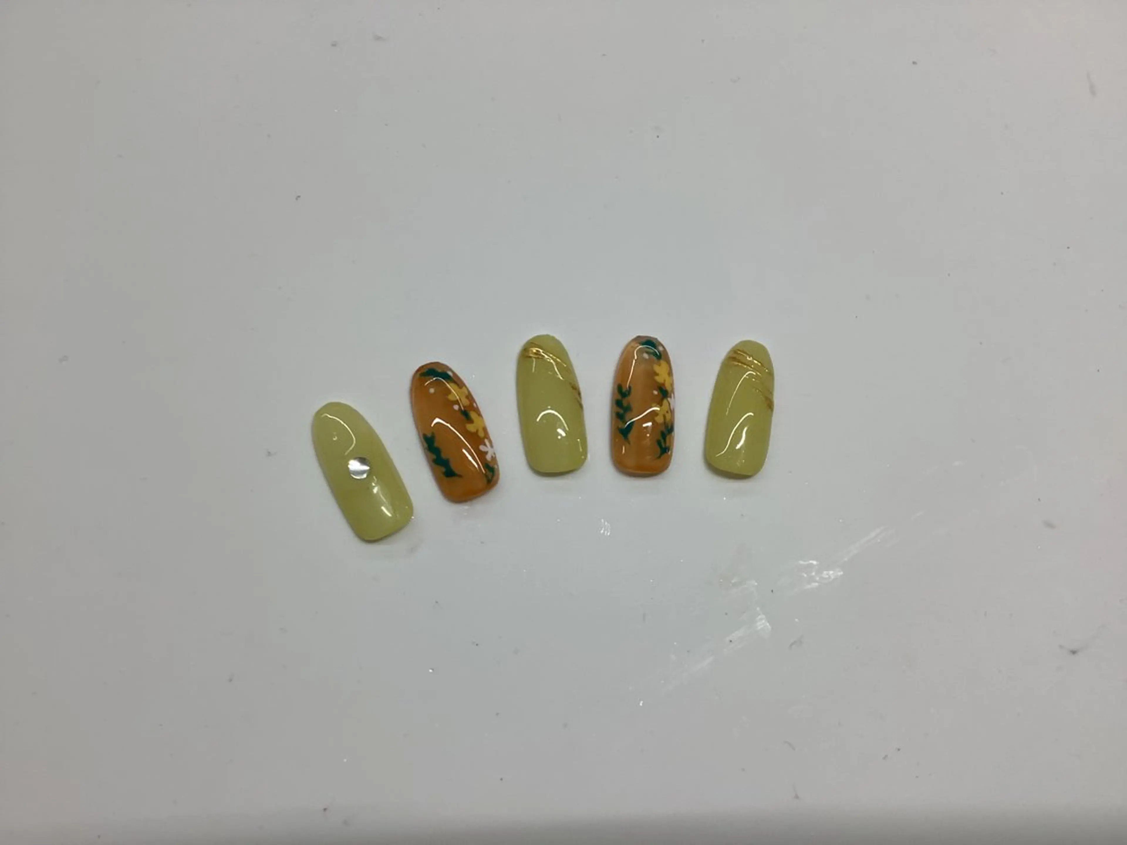 ネイル AYA Reginaのネイルデザイン