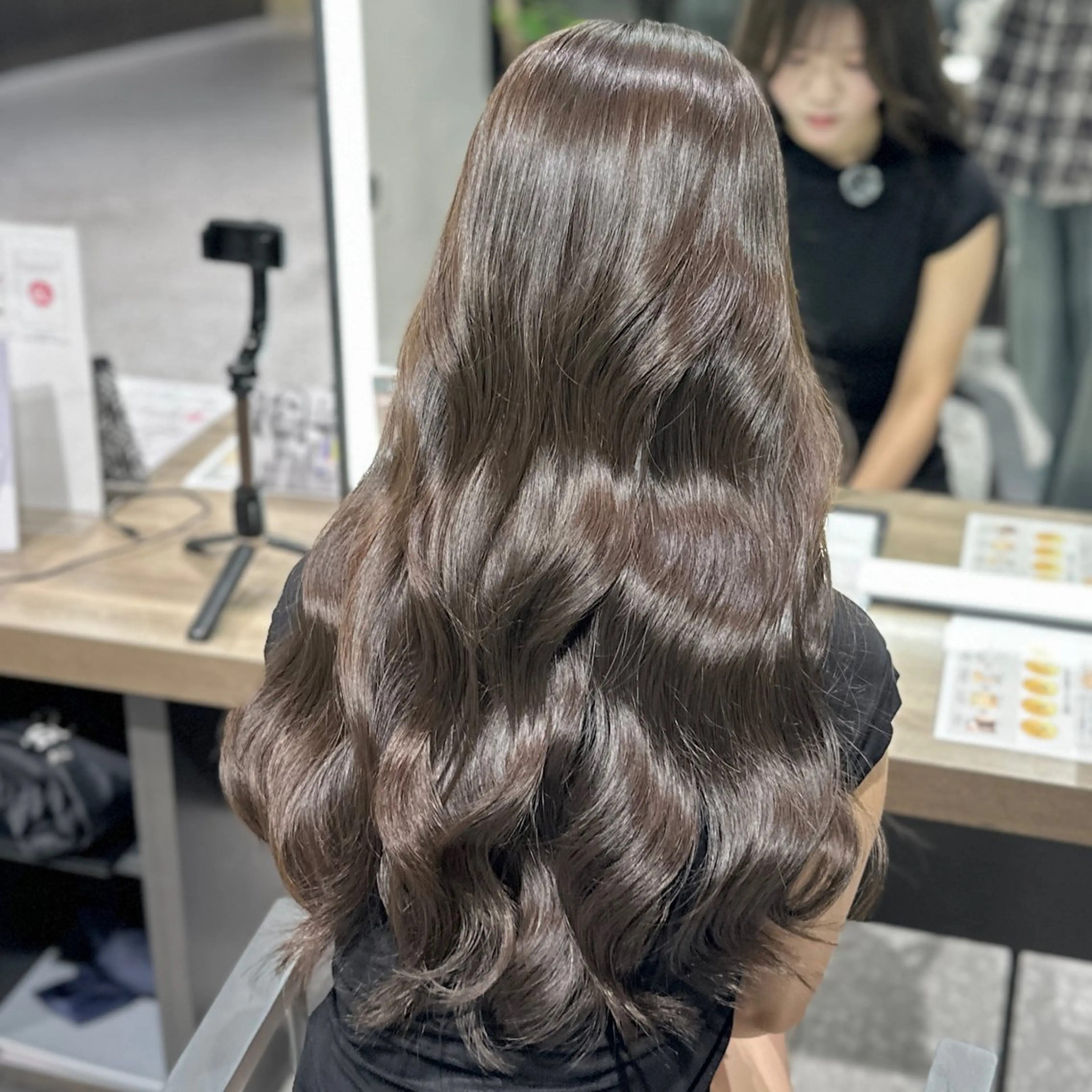 ロング カラー ブリーチ ダブルカラー グレージュ ブリーチなしカラー オリーブグレージュ レイヤー/グレージュ メンズパーマのヘアスタイル