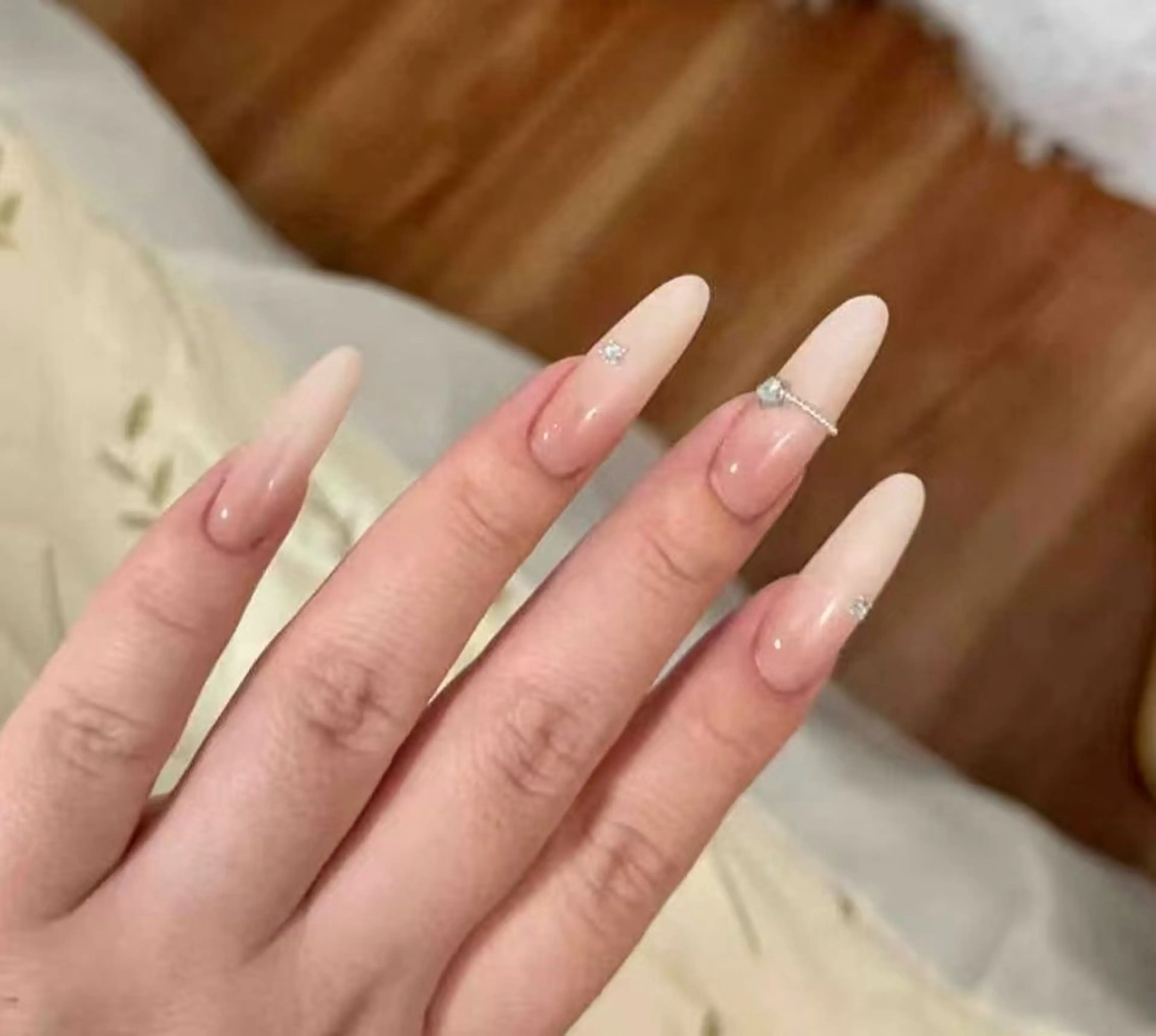 ネイル オーロラネイル フラワーネイル フットネイル フレンチネイル ジェルネイル ハンドネイル BabyYouMi nailのネイルデザイン