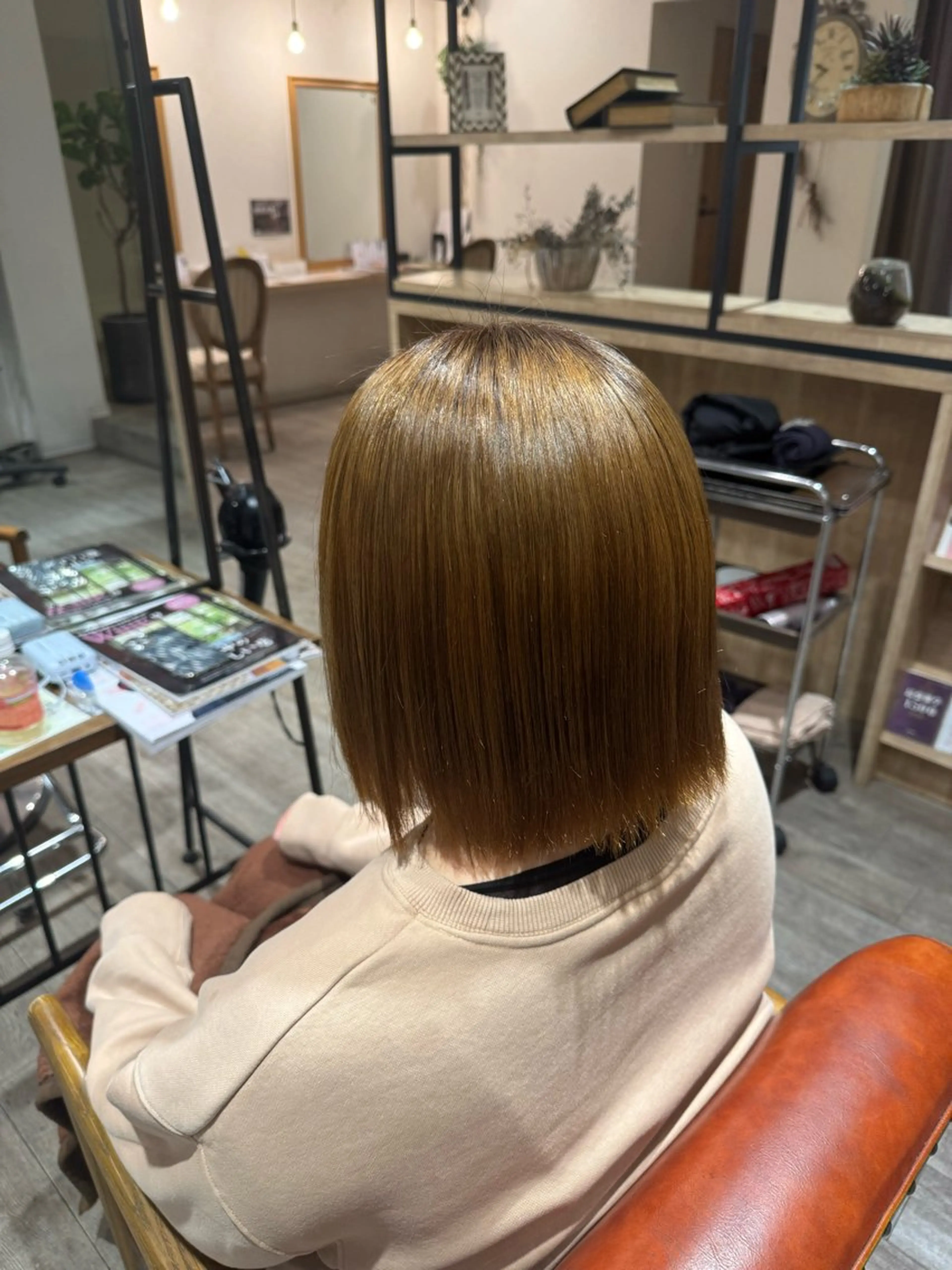 ショート 酸性ストレート 岡田 真弥のヘアスタイル