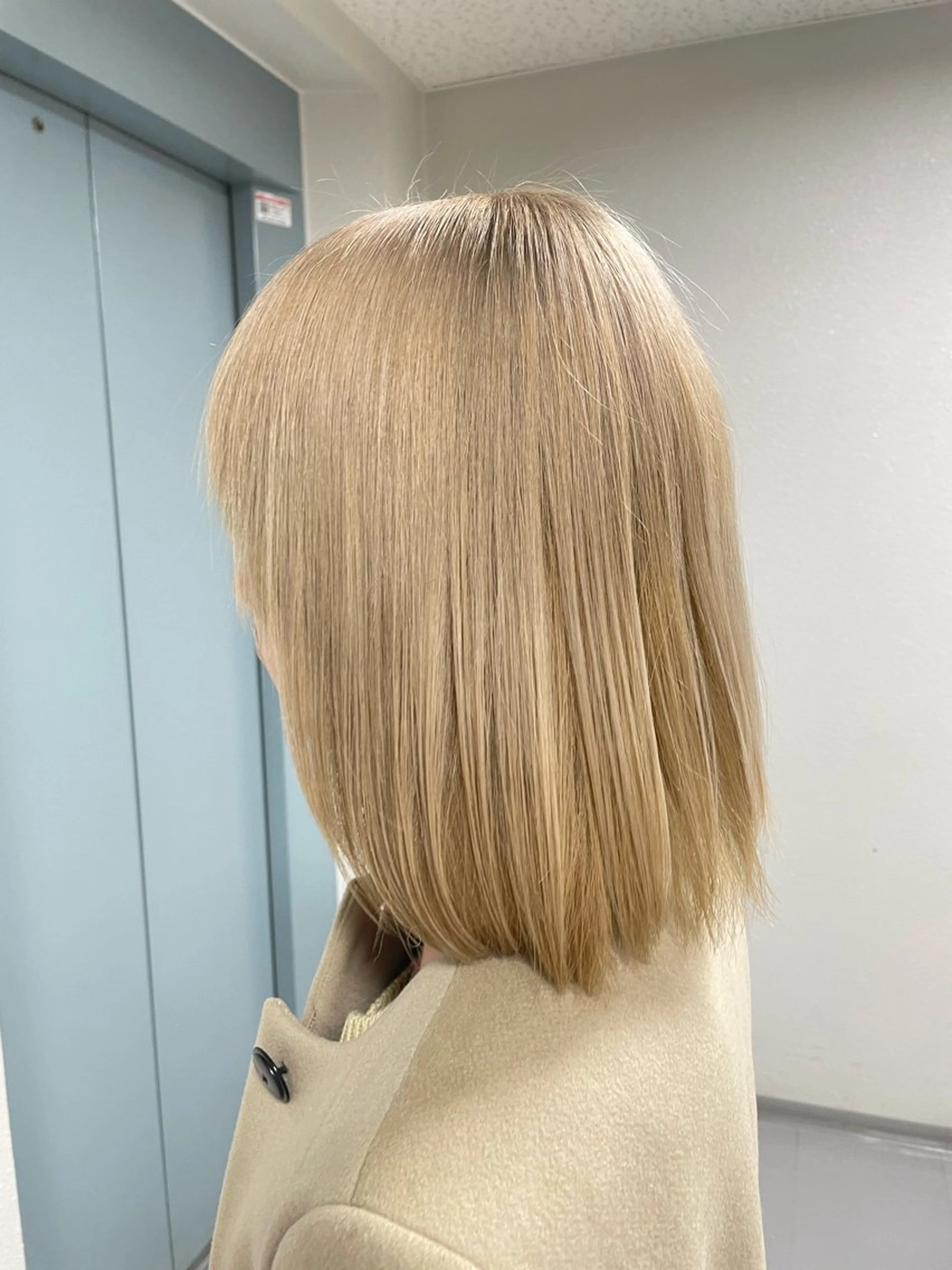 ミディアム カラー ベージュカラー ブリーチ ヘアカラー 平井 海冬のヘアスタイル