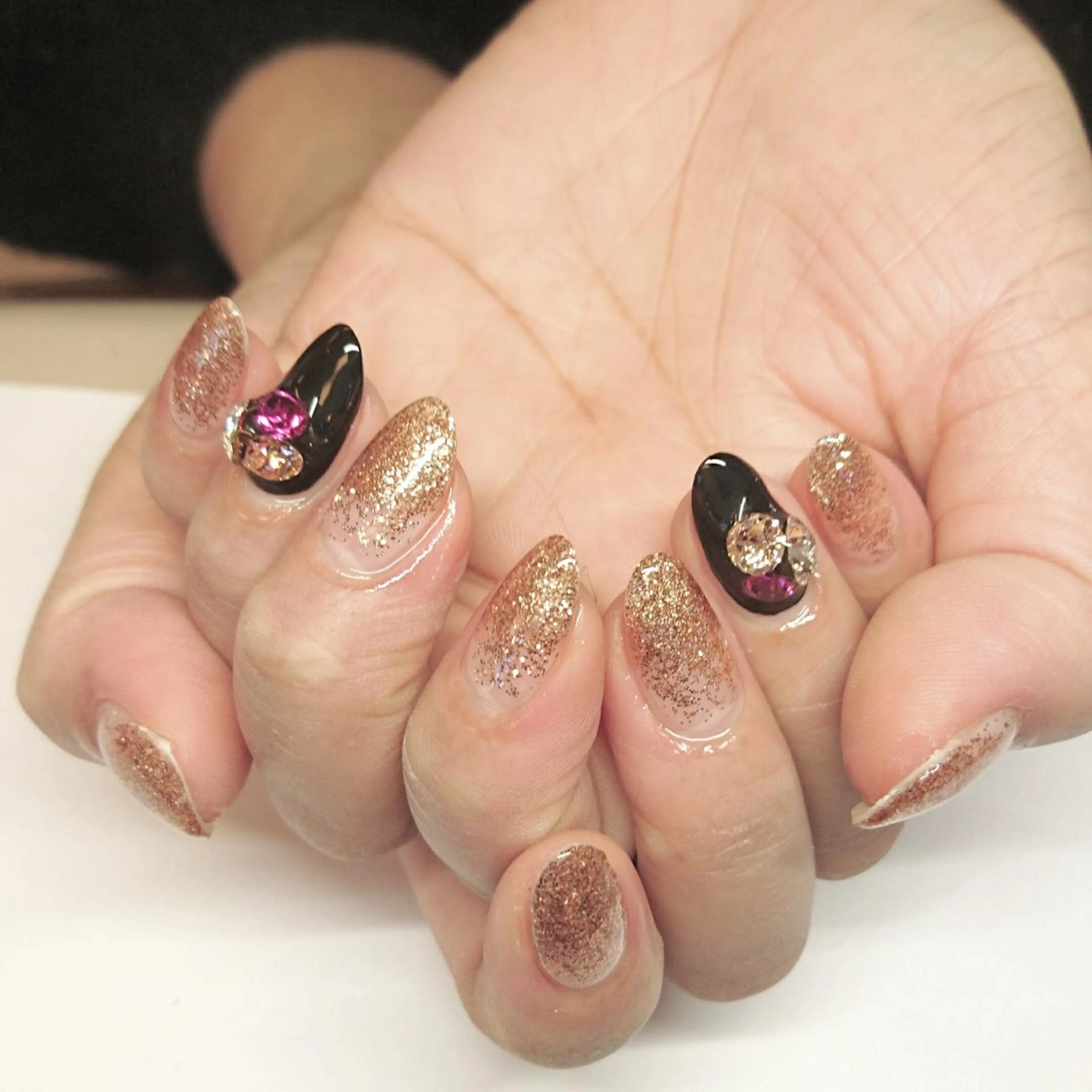 ネイル ストーンネイル 三上 恵美のマツエク・マツパデザイン