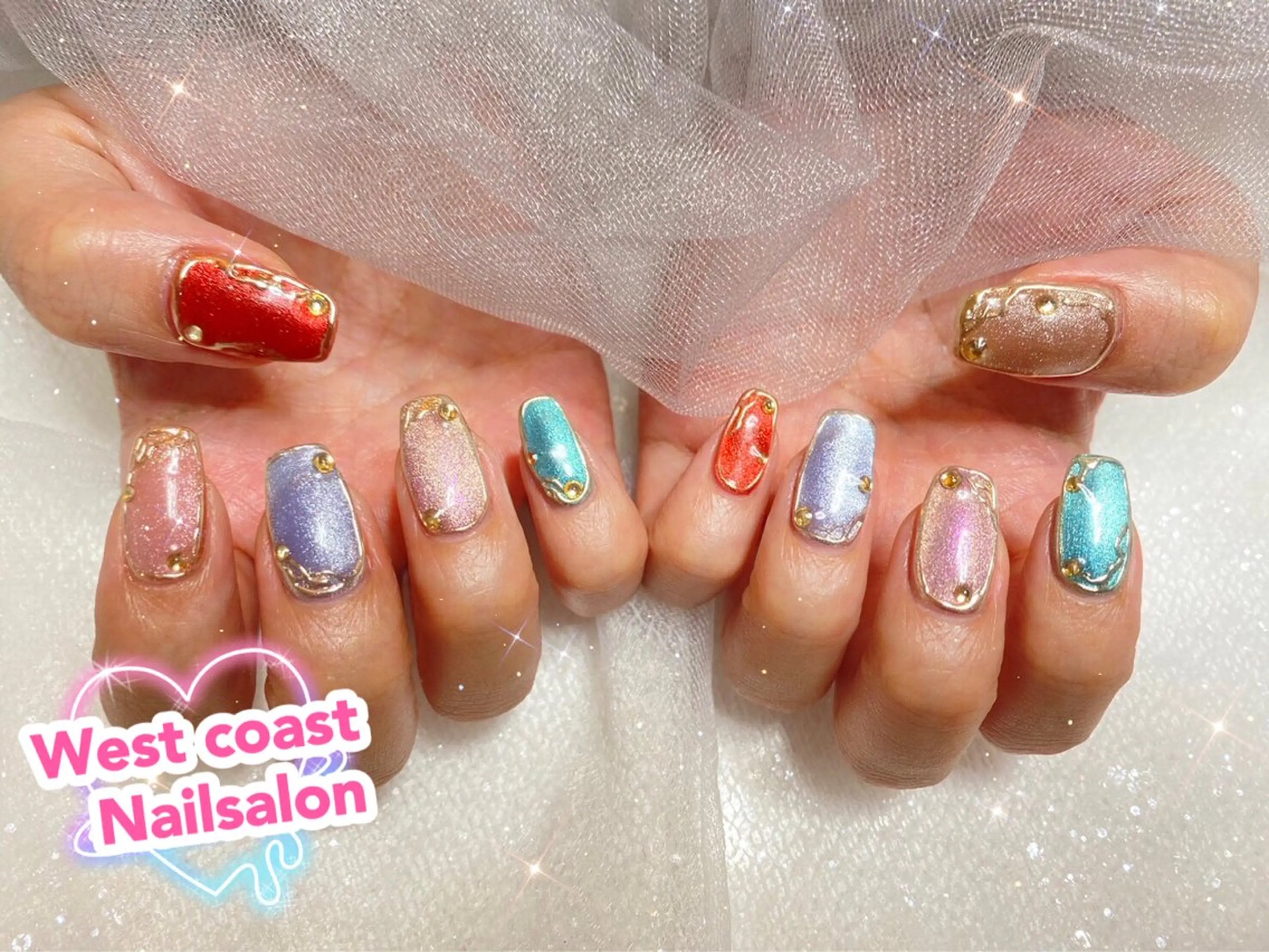 ネイル キラキラネイル リボン、ガーリー パーツ放題専門店のネイルデザイン