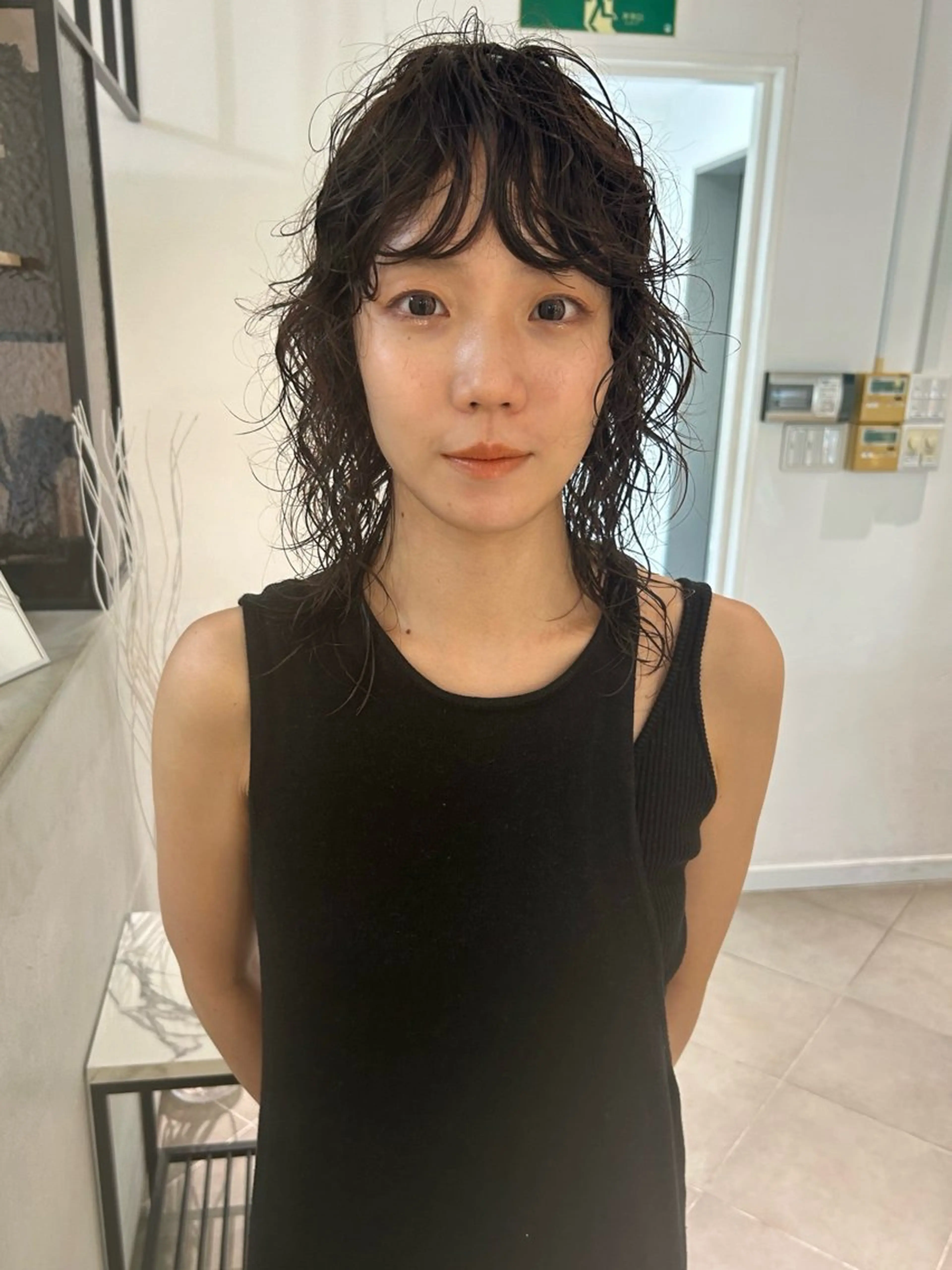 ミディアム パーマ ミディアムパーマ レイヤーカット カット パーマ トリートメント 村上雅人 ナチュラルモードのヘアスタイル