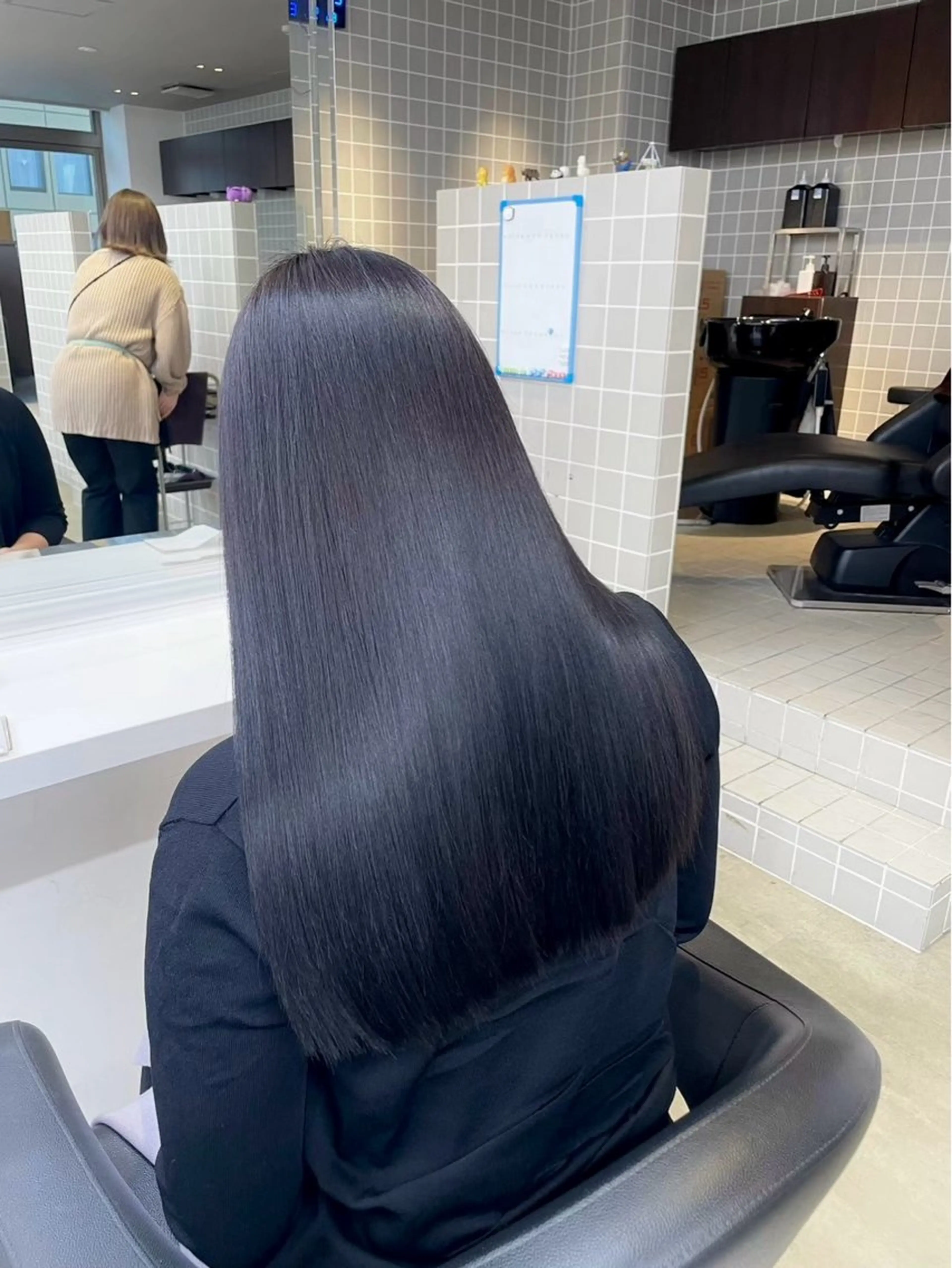 セミロング カラー ヘアアレンジ 黒髪 ブルーカラー ブルーブラック 髪質改善 韓国風ヘア 💎韓国/ レイヤー カット/ 暖色🫧のヘアスタイル