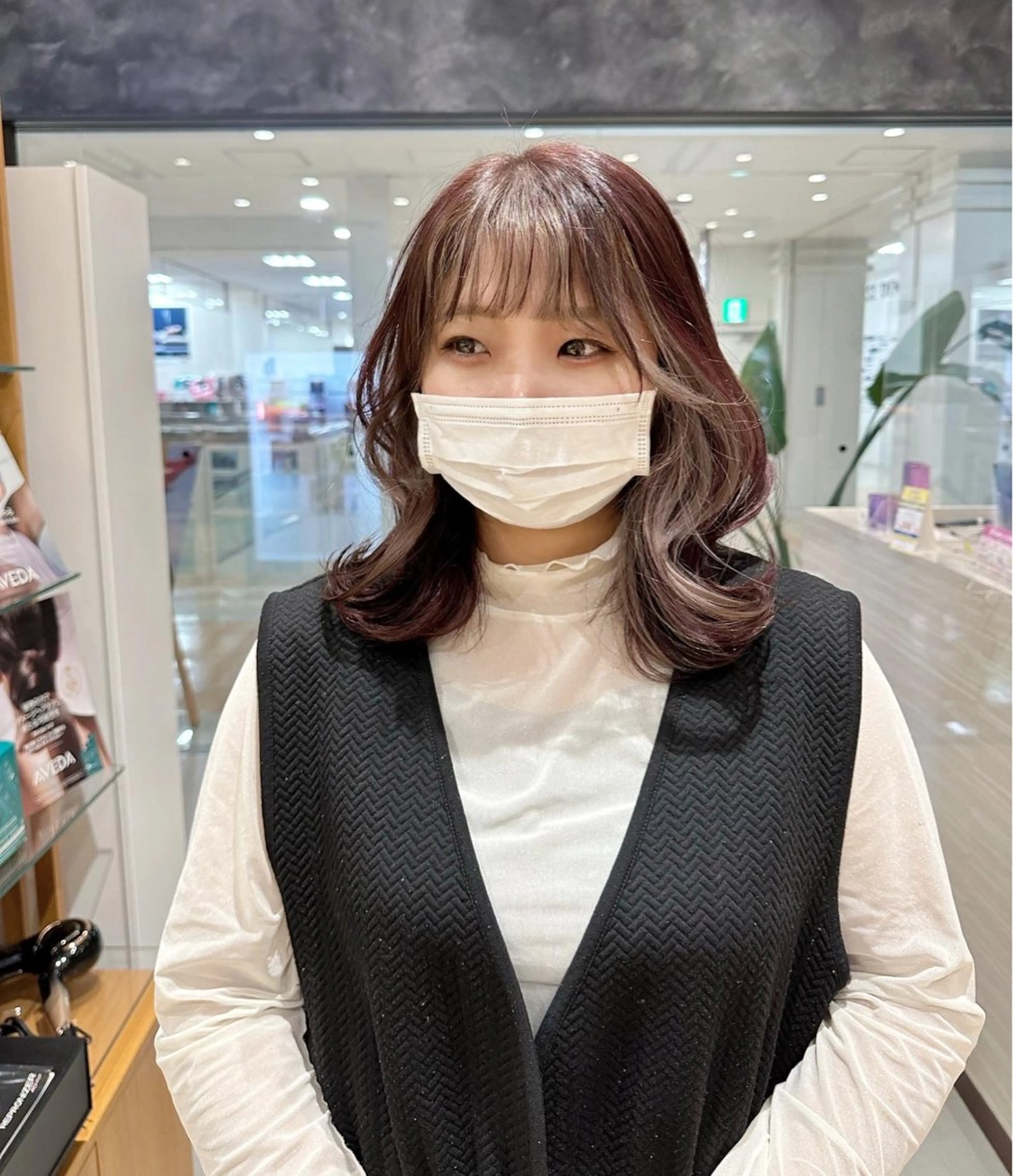 ミディアム ミストバング NAKAHARA TSUKUSHIのヘアスタイル