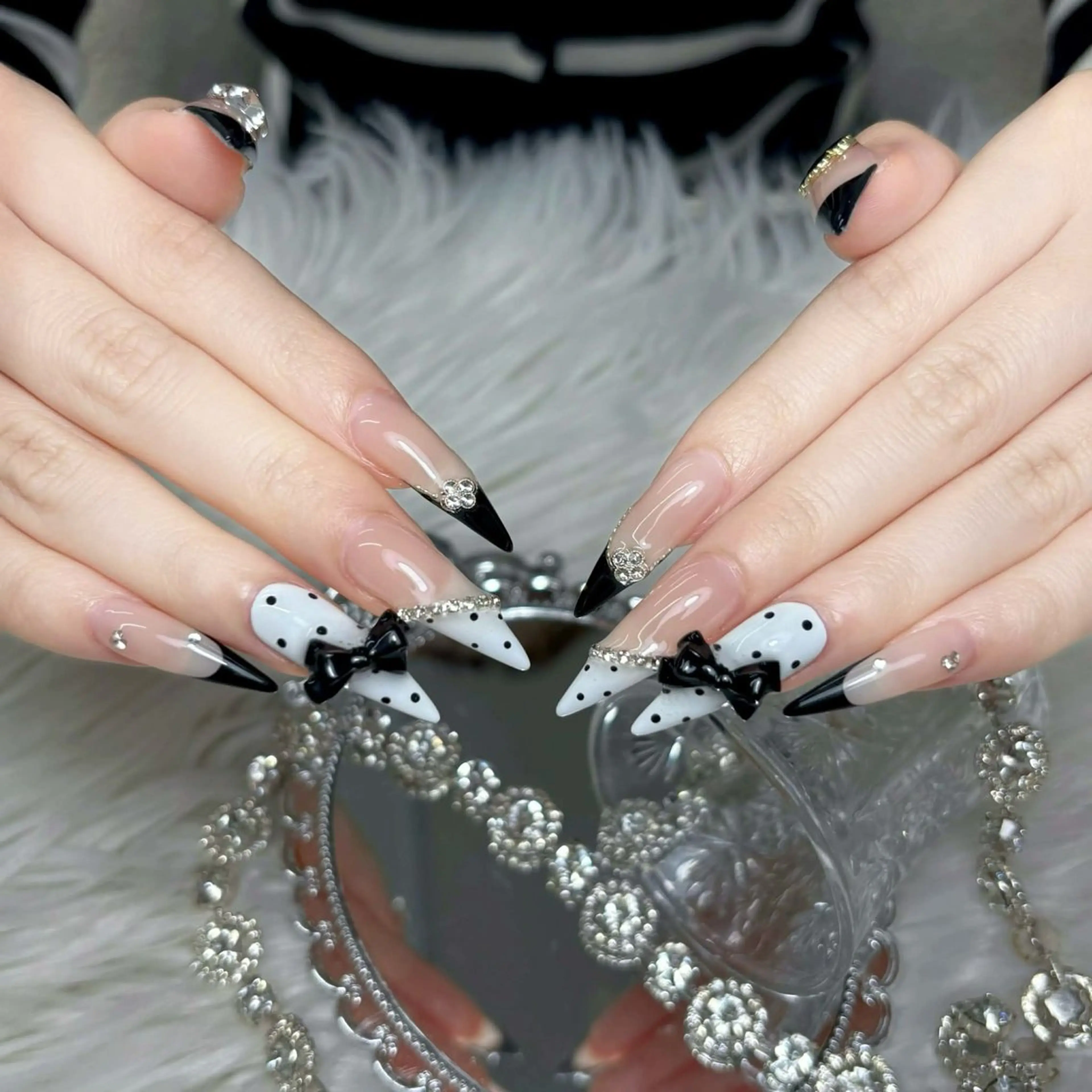 ネイル 長さ出し フレンチネイル ガーリー キラキラネイル 韓国ネイル ハンドネイル ハンドケア Nova Nailのネイルデザイン