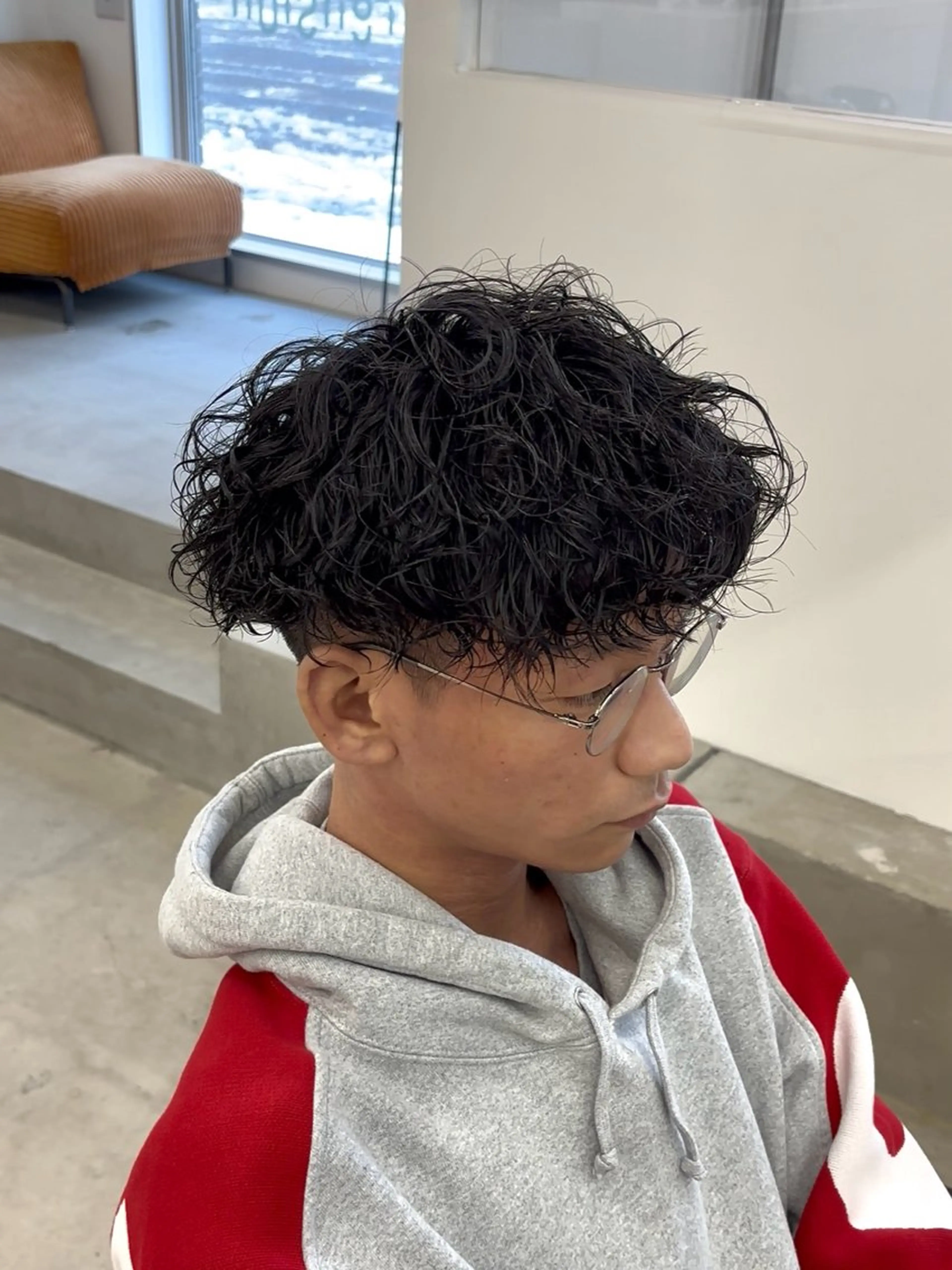 ショート パーマ メンズ メンズパーマ ツイストスパイラルパーマ スパイラルパーマ カット パーマ なりたひろと / フェザーパーマのヘアスタイル