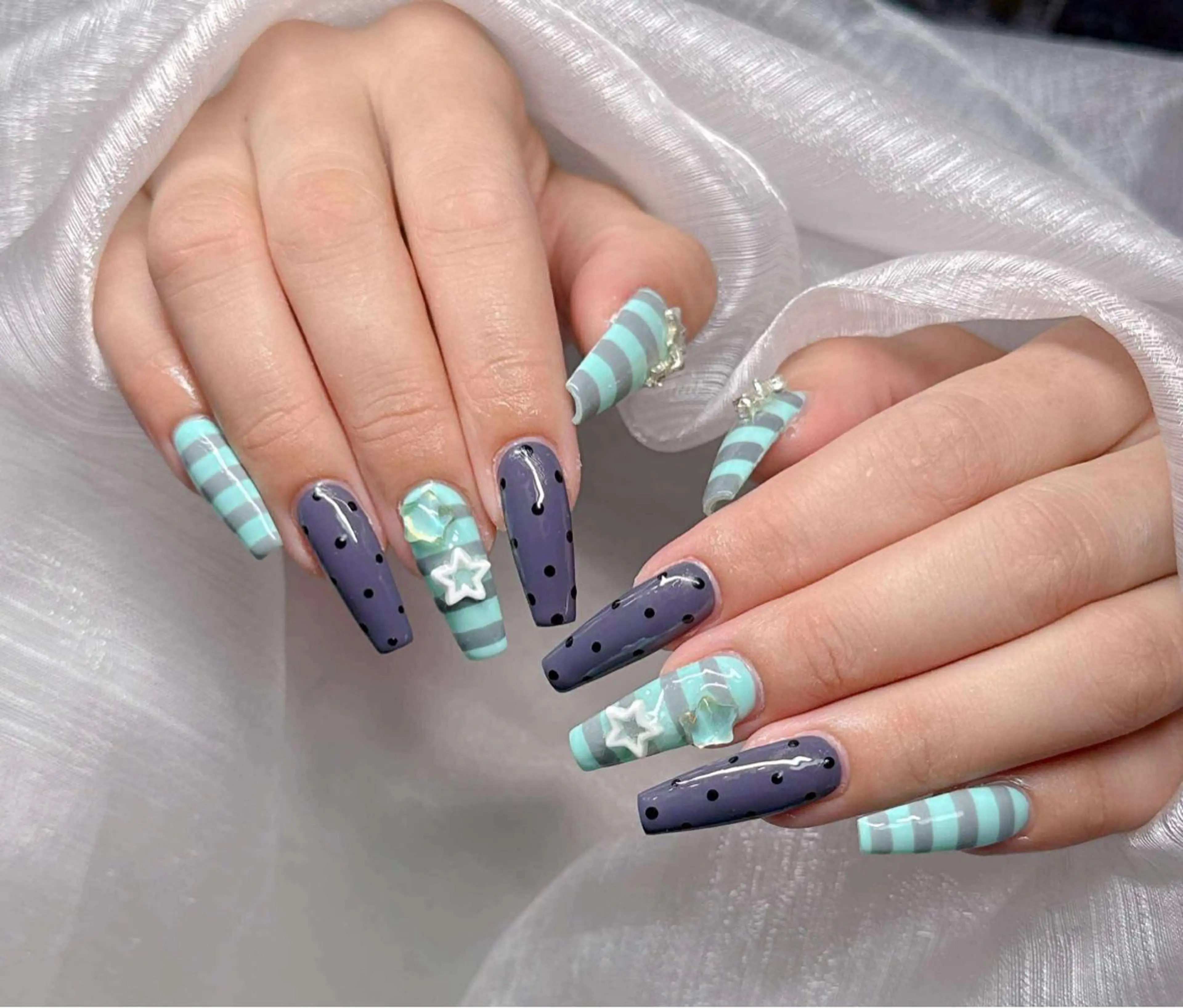 ネイル ハンドネイル Lee Nailsのネイルデザイン