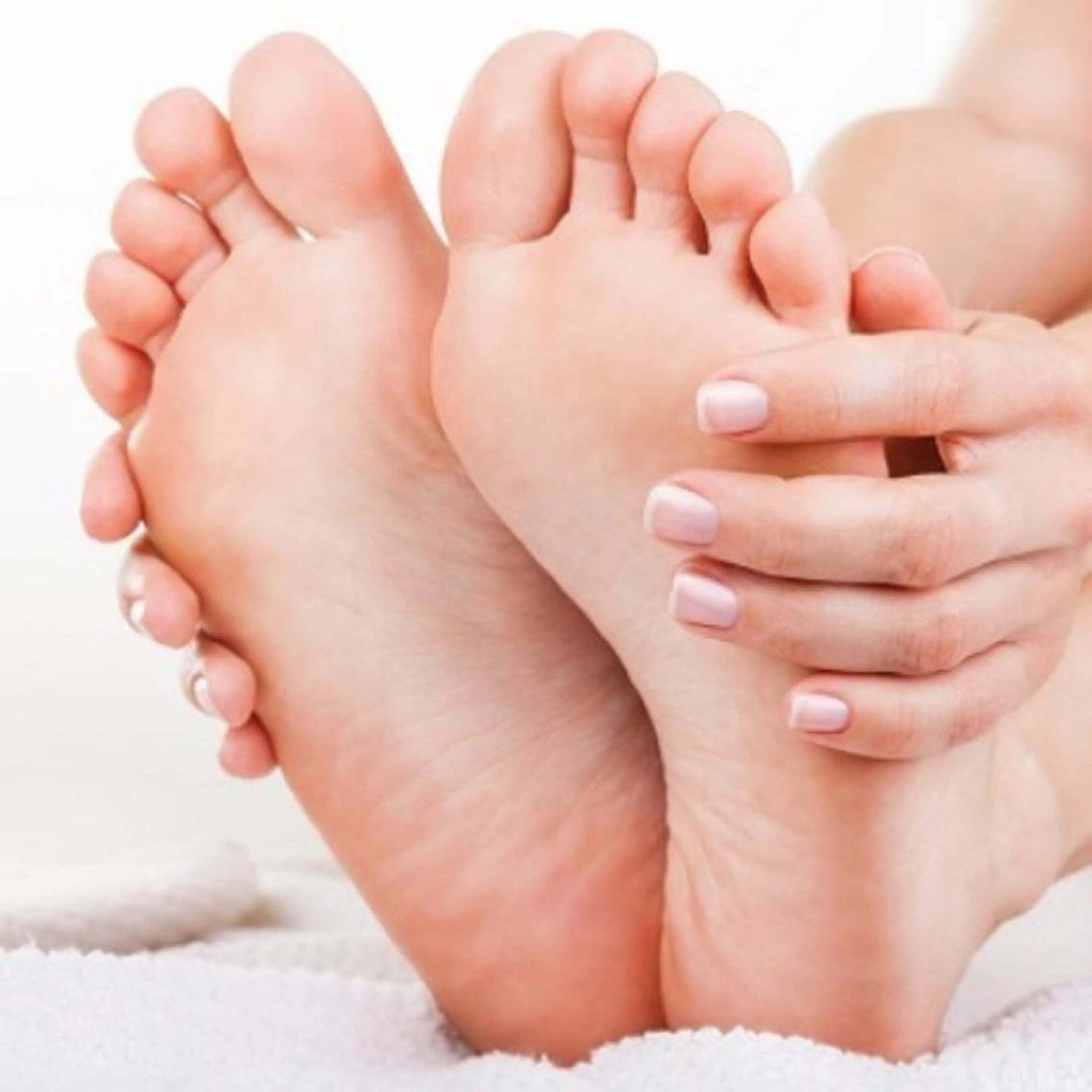 ★オススメ★【足まるっと完璧！お任せコース！！】✨🩰◝✩🦶✨️〈90分〉(爪ケア＆角質ケア)トリートメント付き✨️の写真