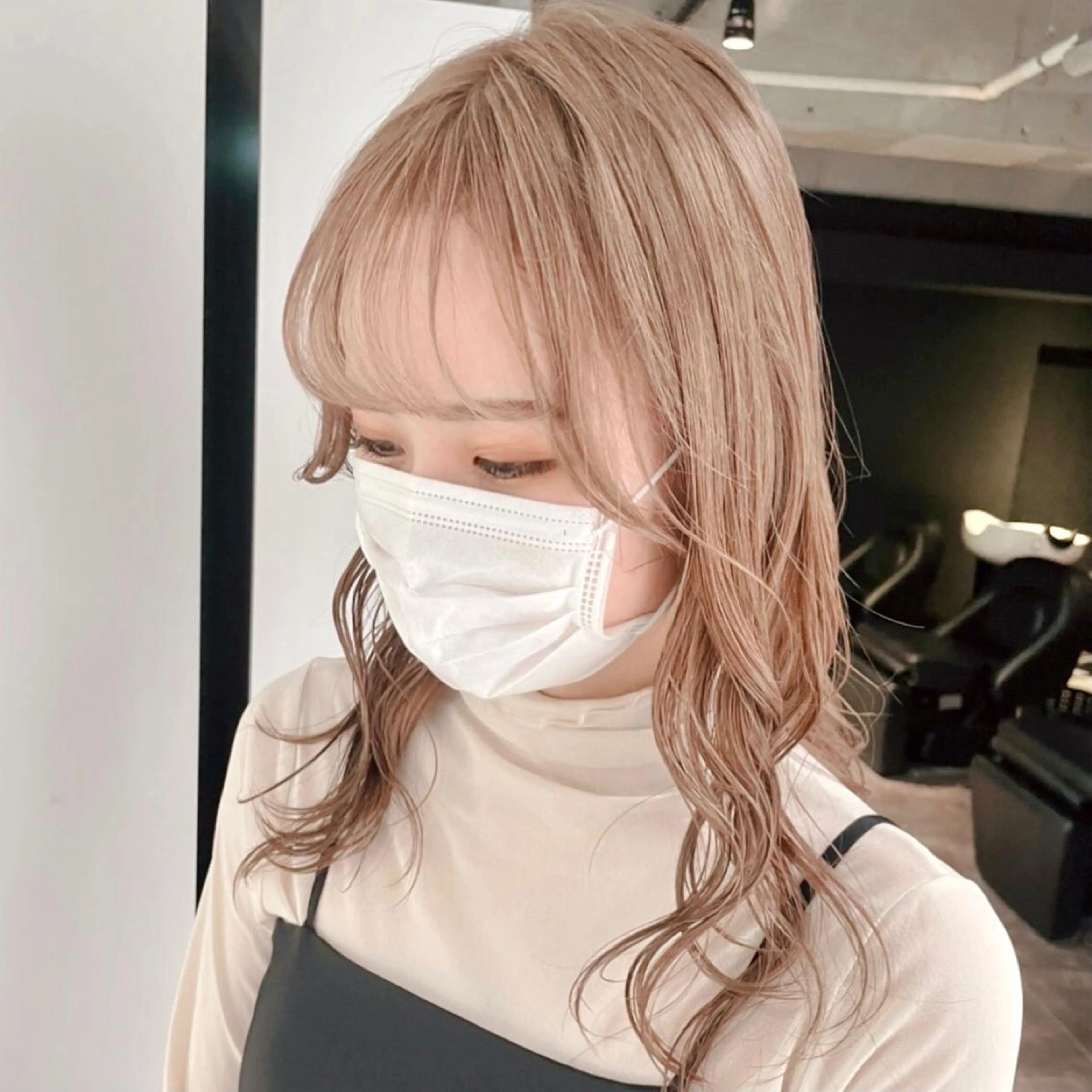 セミロング カラー ベージュカラー ミルクティーベージュ ヘアカラー トリートメント ✨ハイトーン✨ 濱田知孝のヘアスタイル